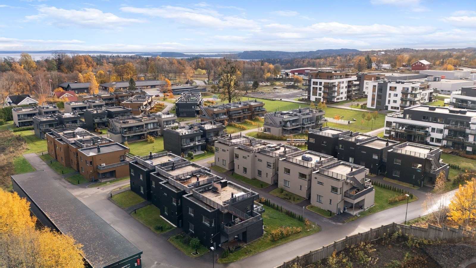 Boligen er beliggende i ett nyetablert boligområde på Mistelpark/Eikelund Galleribilde