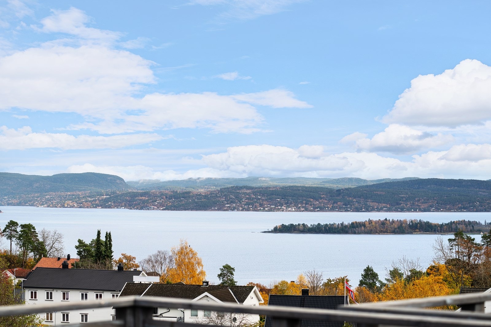 Flott sjøutsikt fra takterrassen Galleribilde