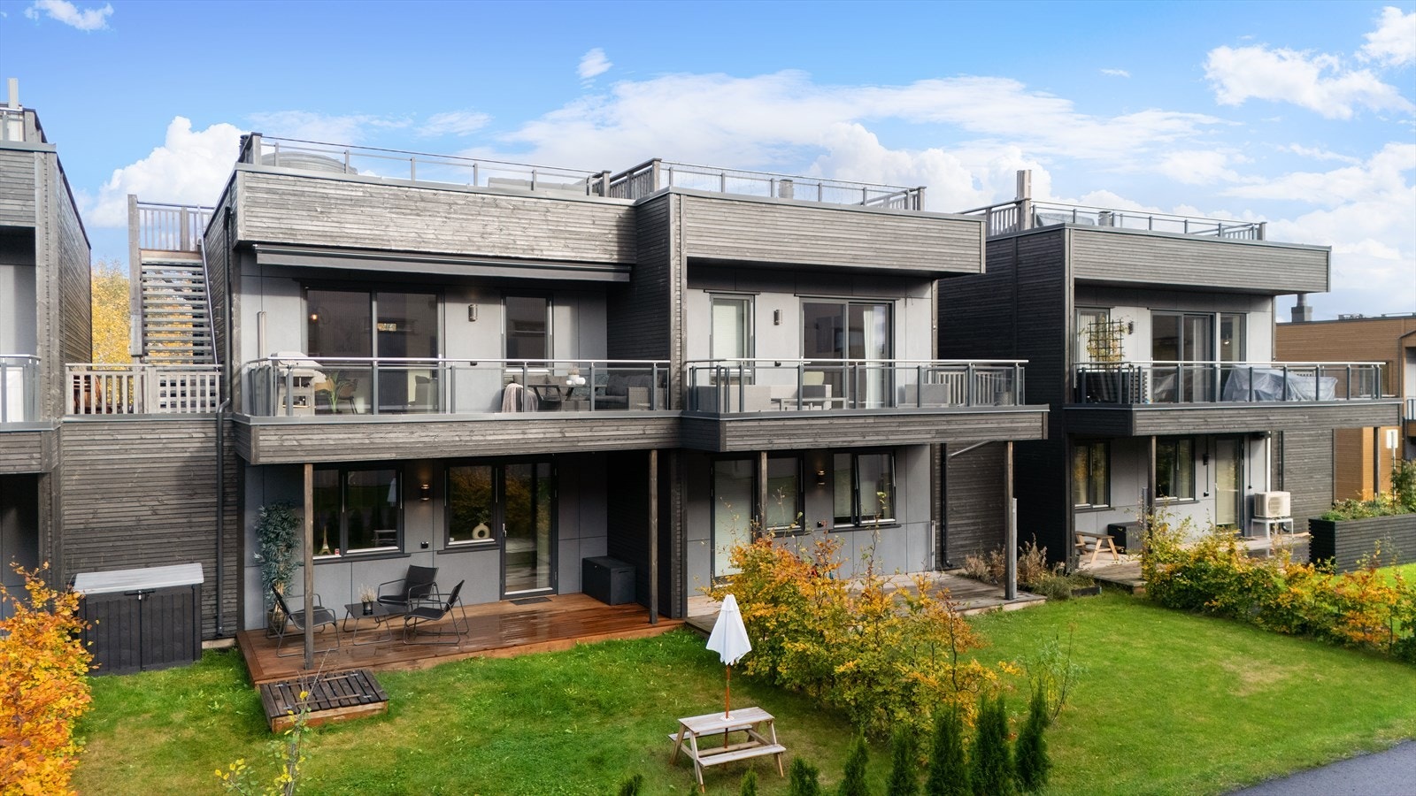 Enebolig i rekke over 2 etasjer + takterrasse Galleribilde