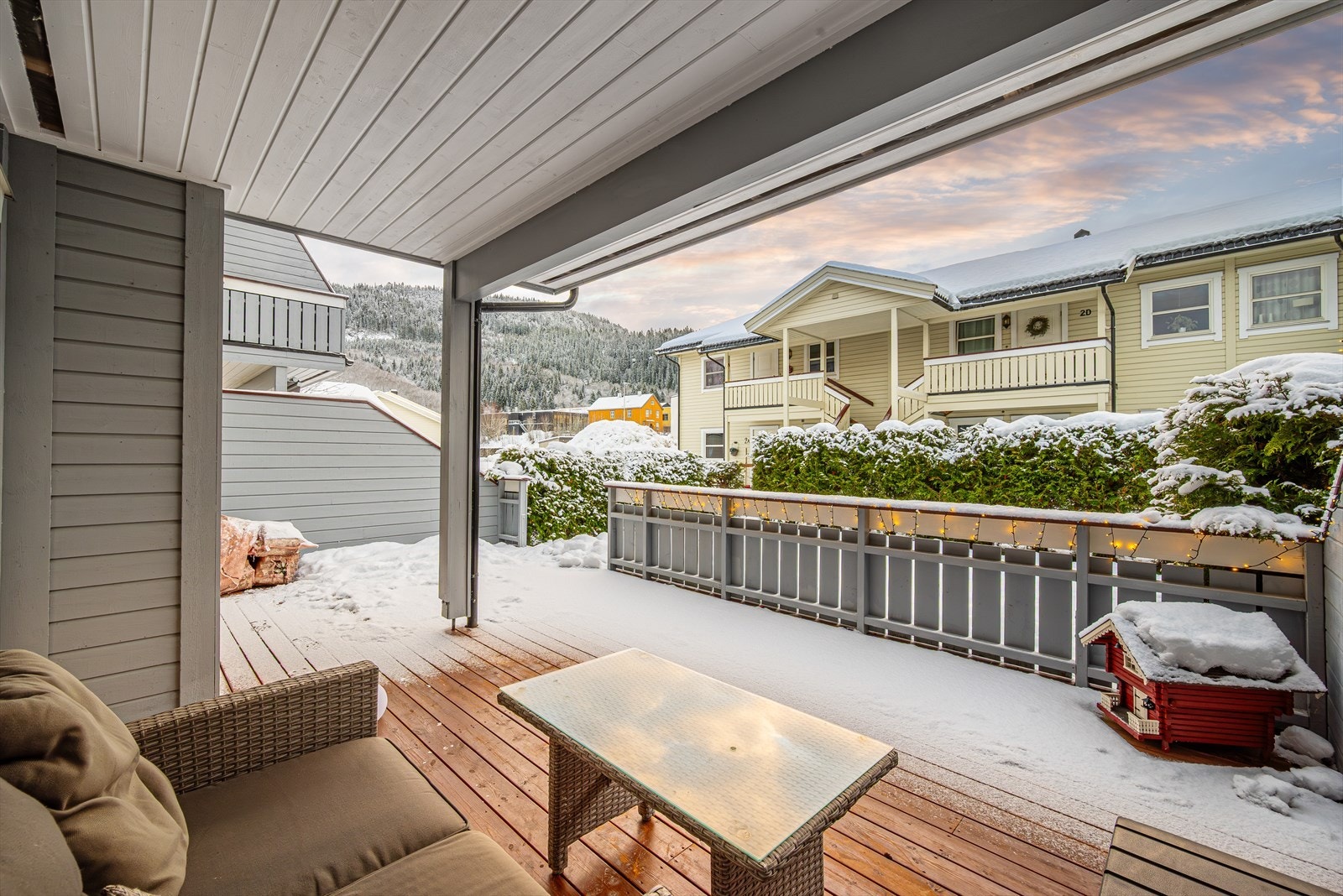 Terrasse som er delvis overbygd. Galleribilde