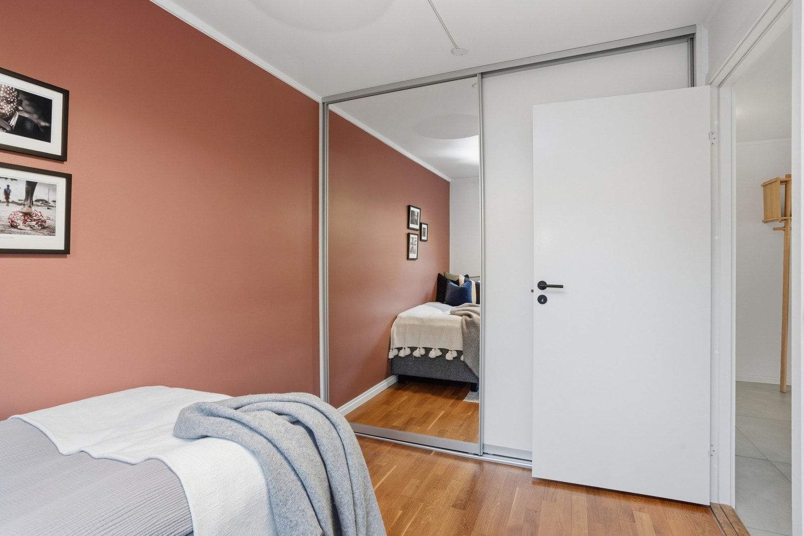 Skyvedørsgarderobe også på soverom 3. Galleribilde