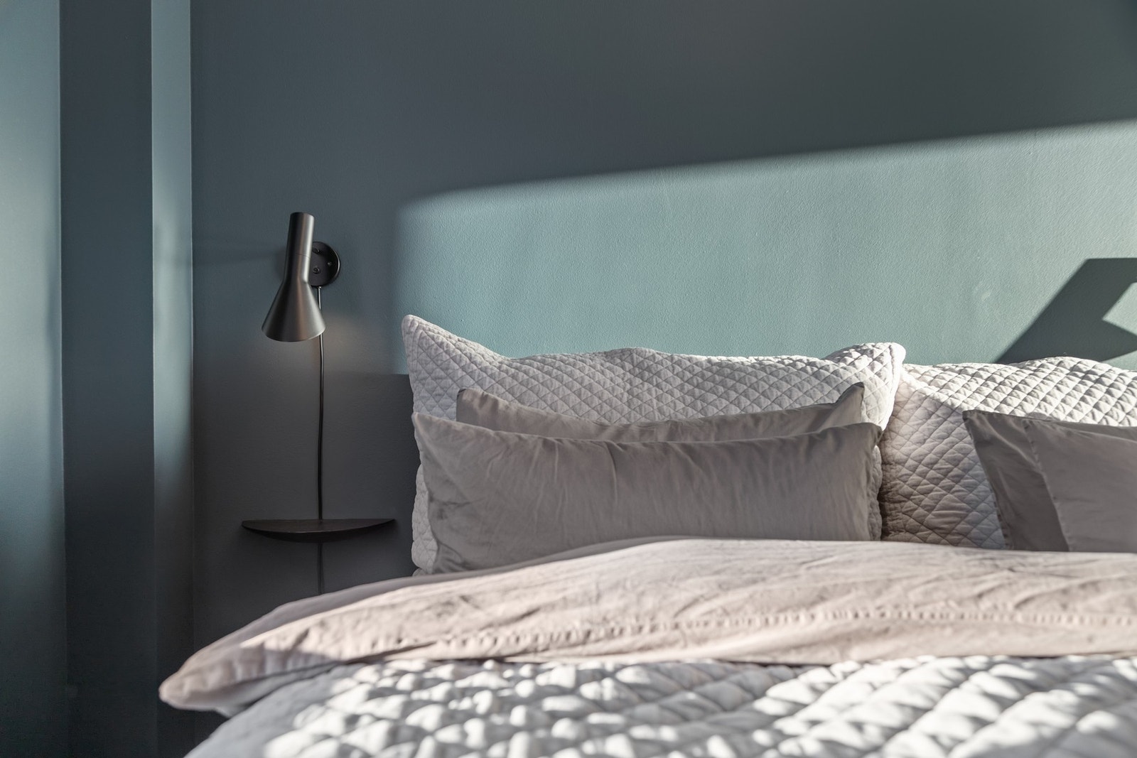 Soverommet er malt i en delikat farge. Galleribilde