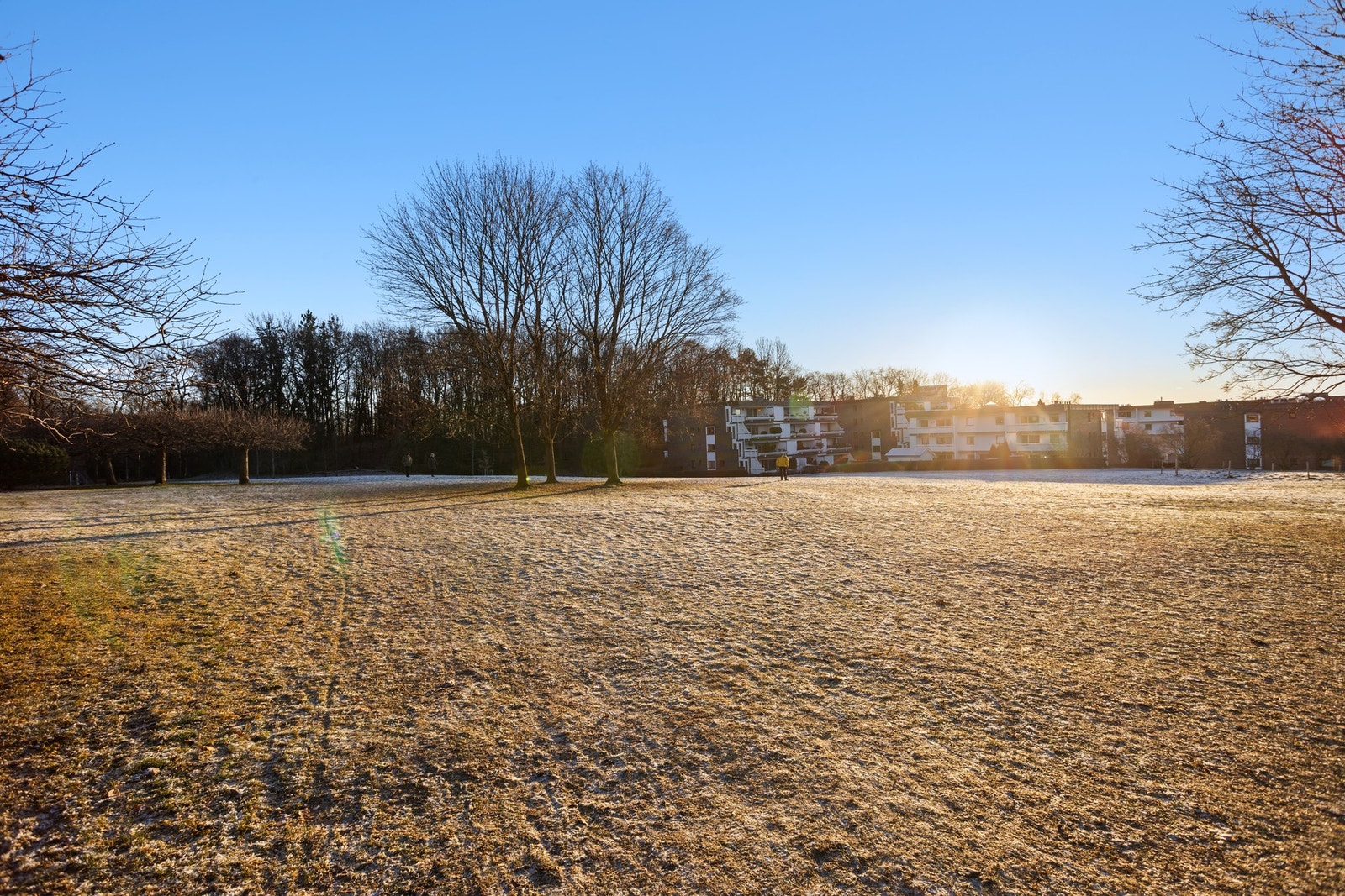 Store og barnevennlige grøntområder omkranser borettslaget. Galleribilde