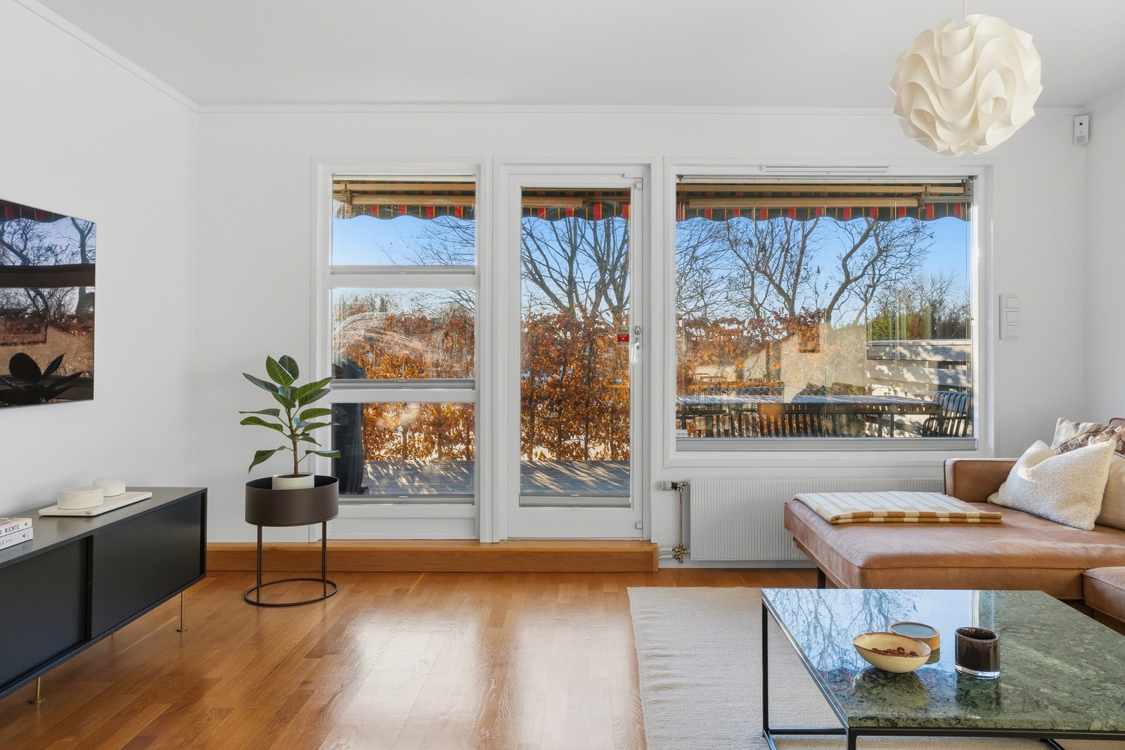 Fra stuen er det utgang til 31 kvm. markterrasse. Galleribilde