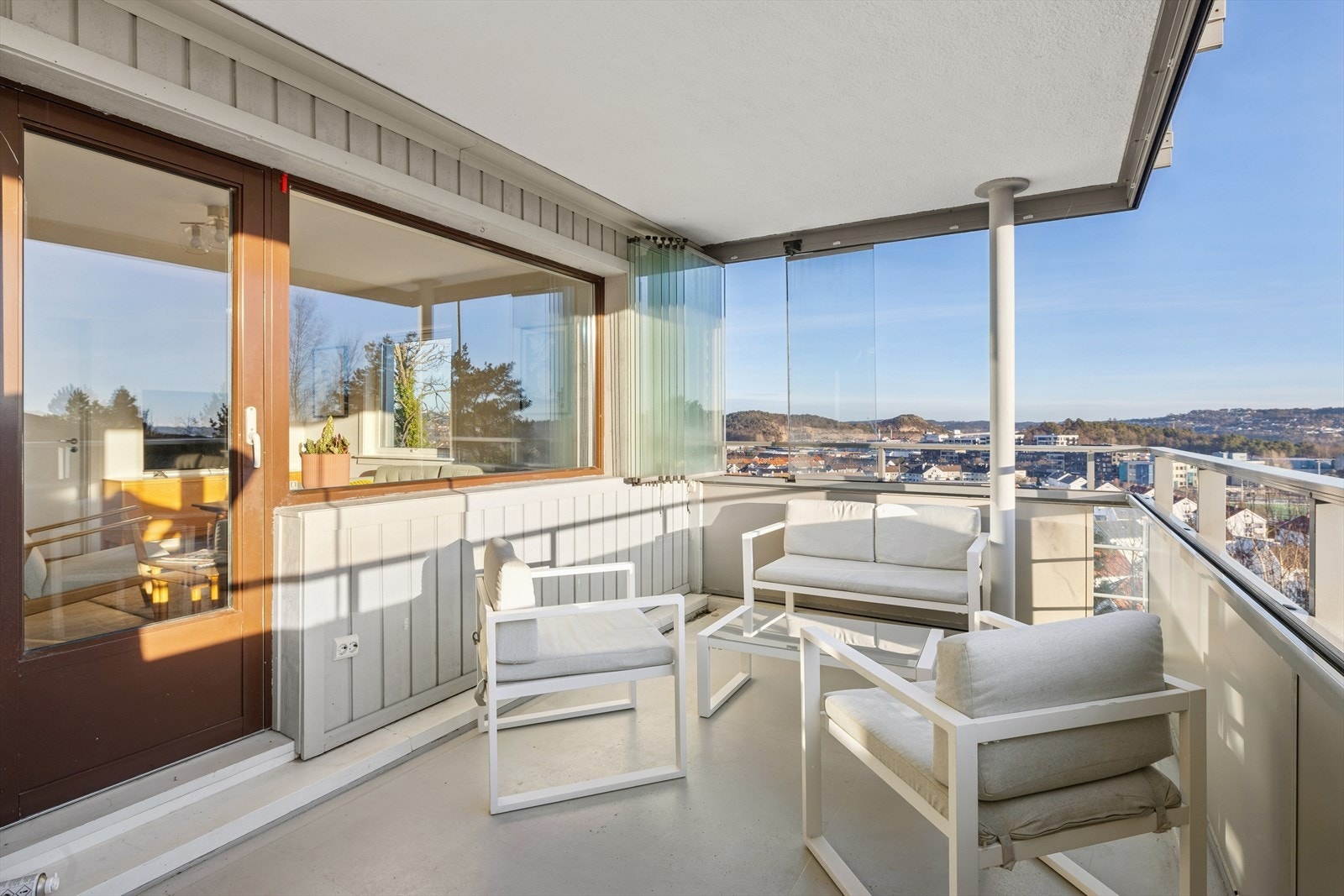 Nydelig balkong med fantastiske solforhold og utsikt! Galleribilde