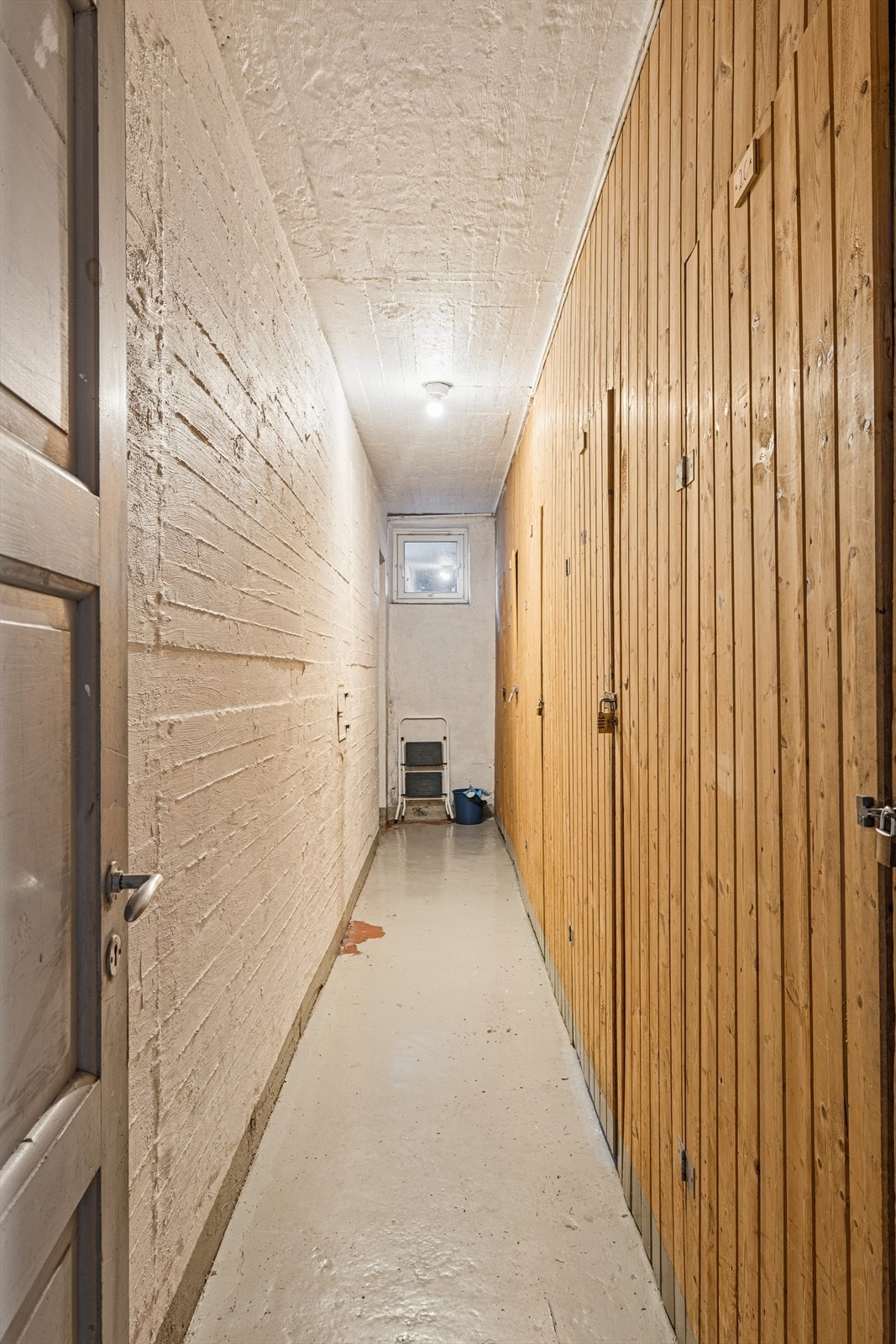 Det medfølger 3 boder til leiligheten, beliggende på bakkeplan og på loft. Galleribilde