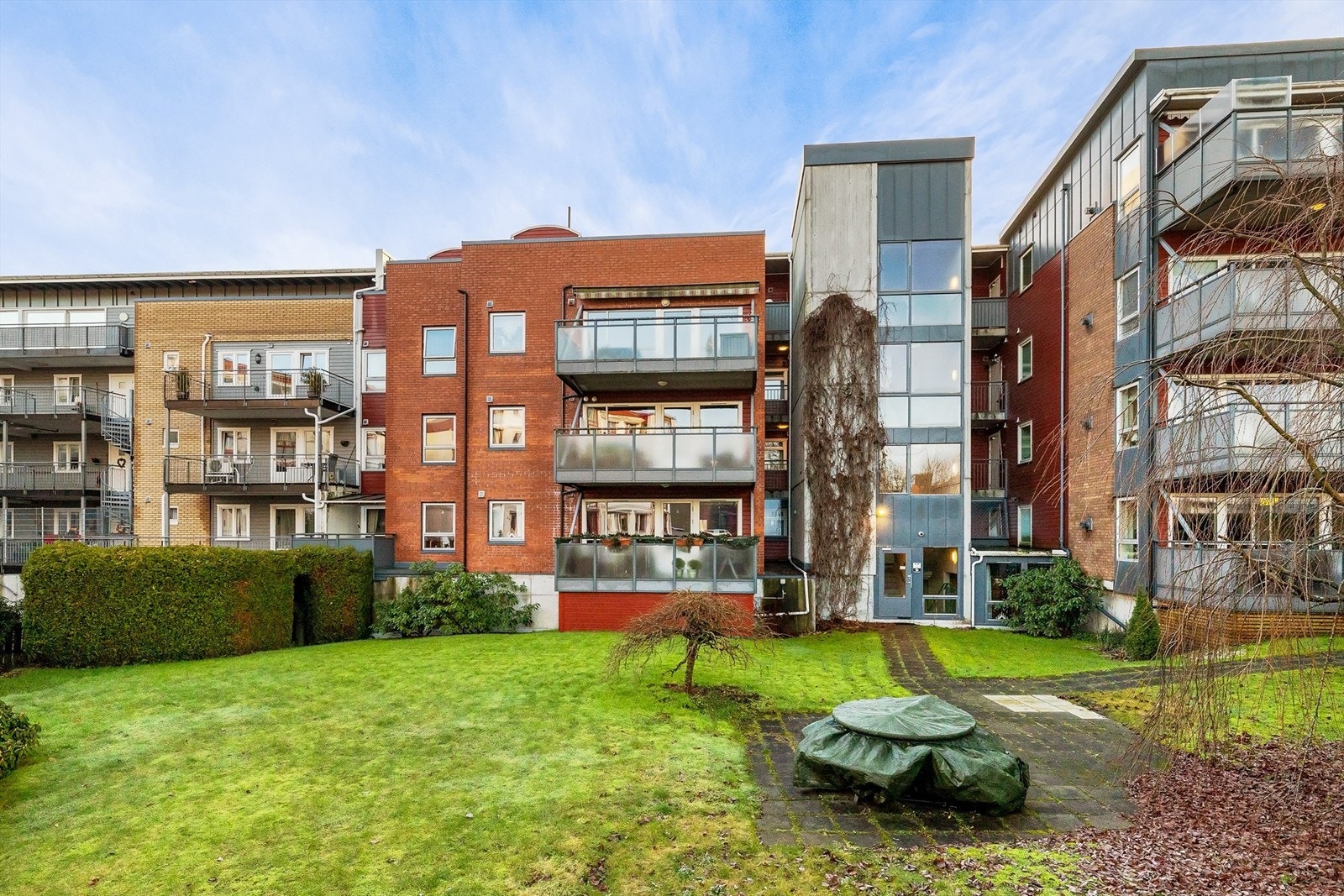 I bakgården på Holmbrua 3 Galleribilde