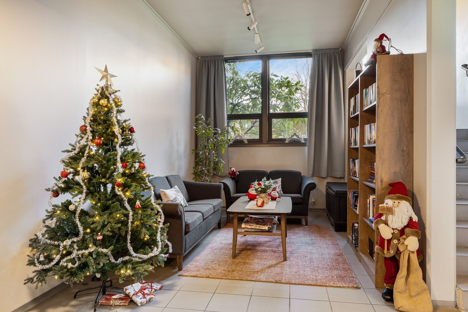 Fellesareal ved trapperom. Mini bibliotek for beboere Galleribilde