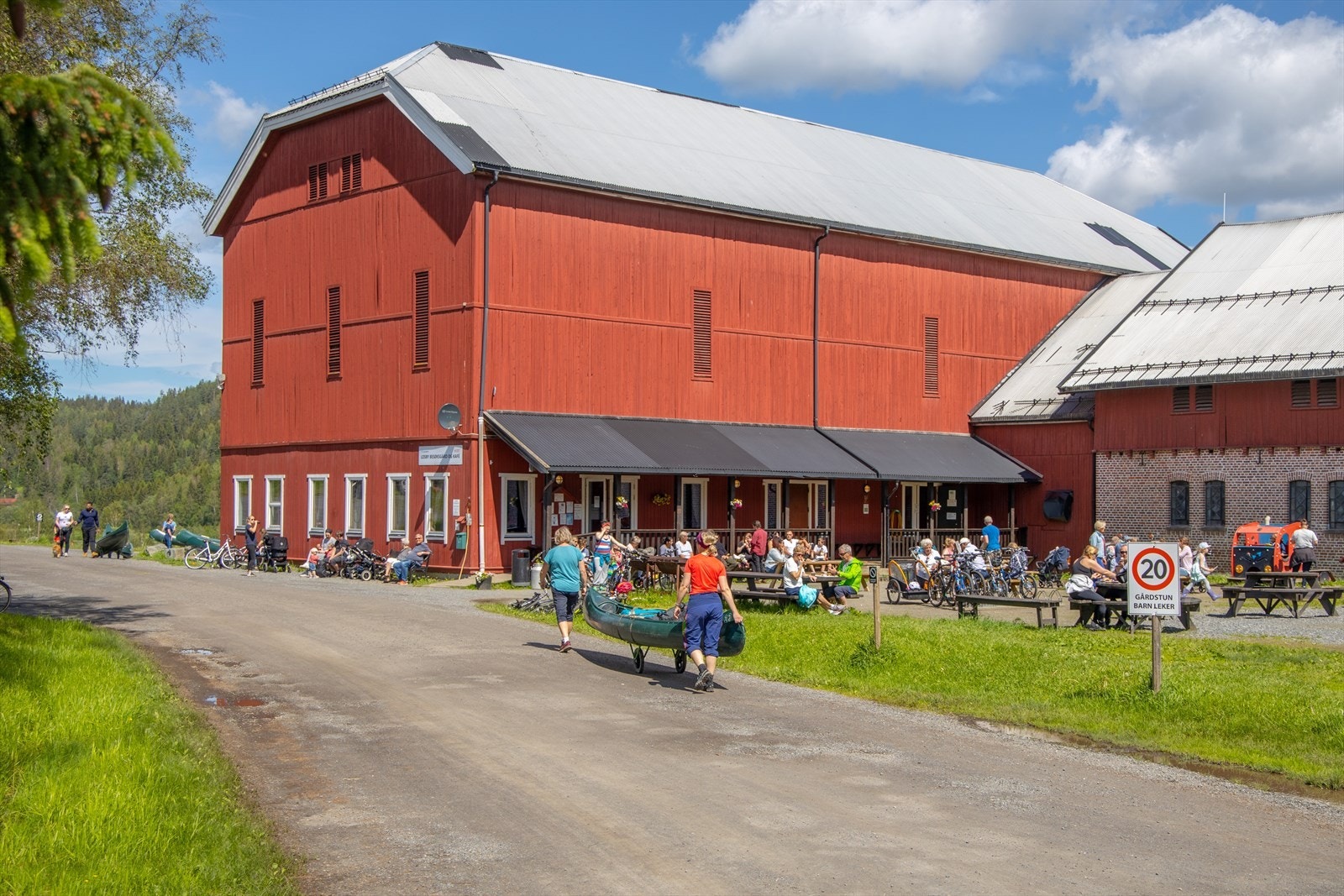 Losby Besøksgård. Galleribilde