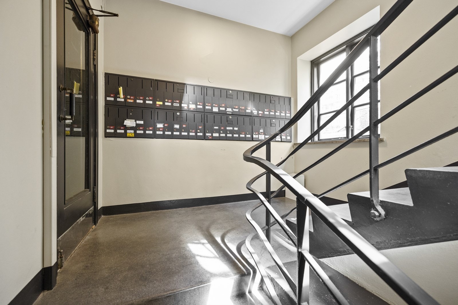 Trappeoppgangen. Galleribilde