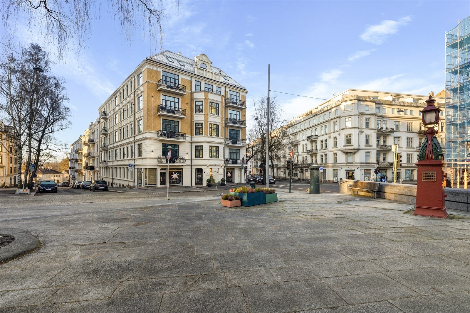 Kort vei til Thomas Heftyes plass, med blant annet en søndagsåpen Joker-butikk. Galleribilde