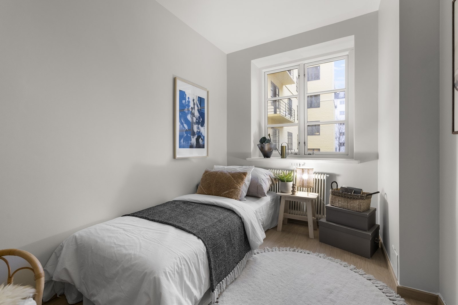 Romslig soverom nr. 2 med rolig beliggenhet mot stille bakgård. Galleribilde