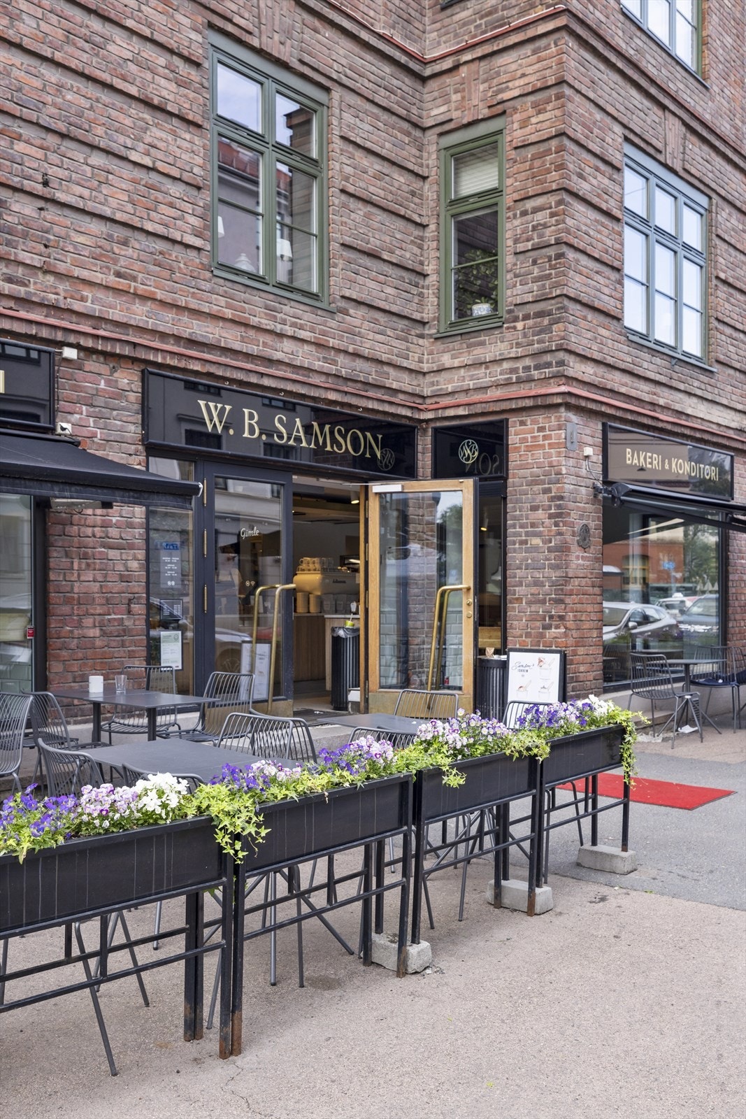 Det velkjente bakeriet W.B. Samson ligger like i nærheten. Galleribilde