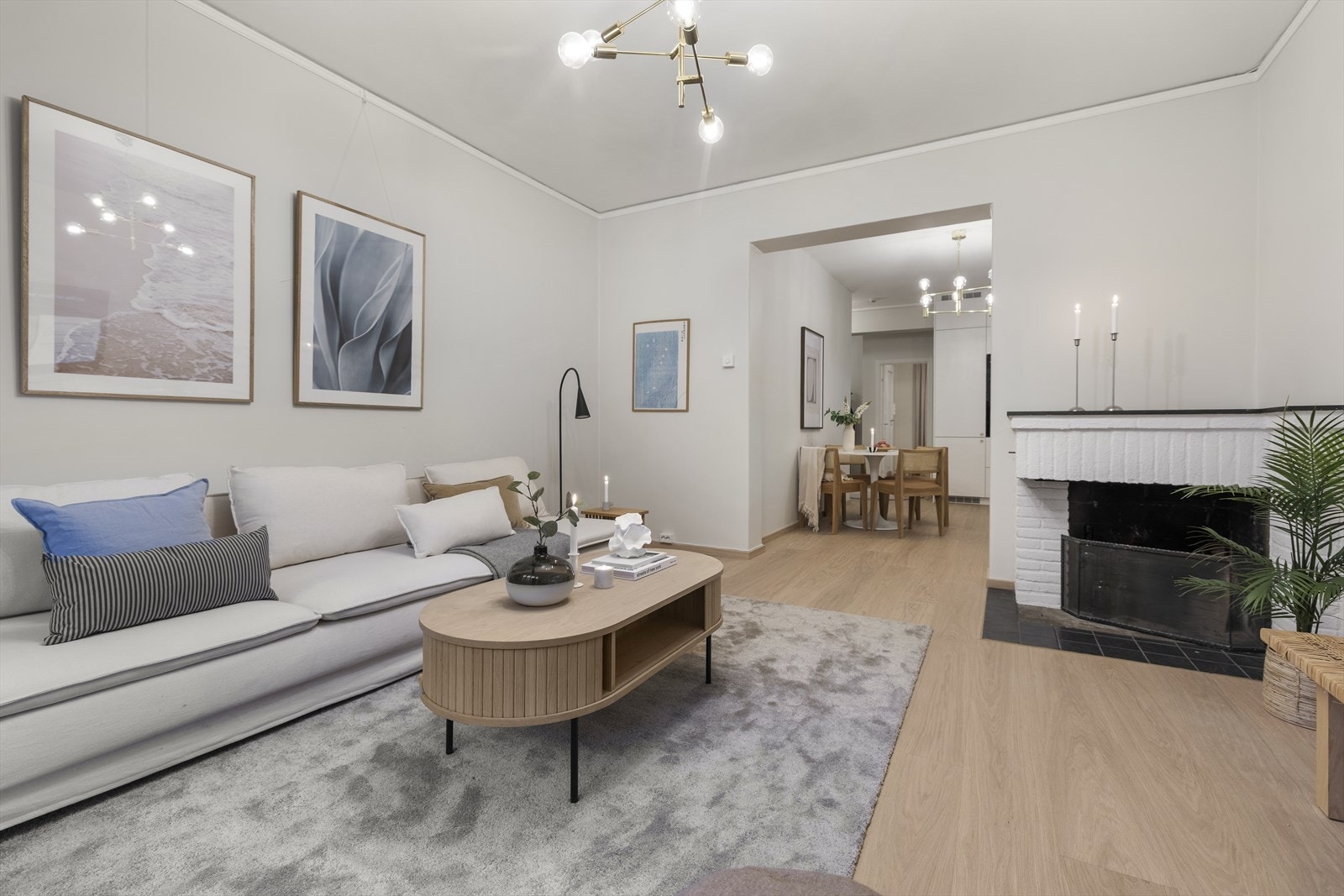 Stuen har en sosial planløsning og gir god kontakt med kjøkkenavdelingen. Galleribilde