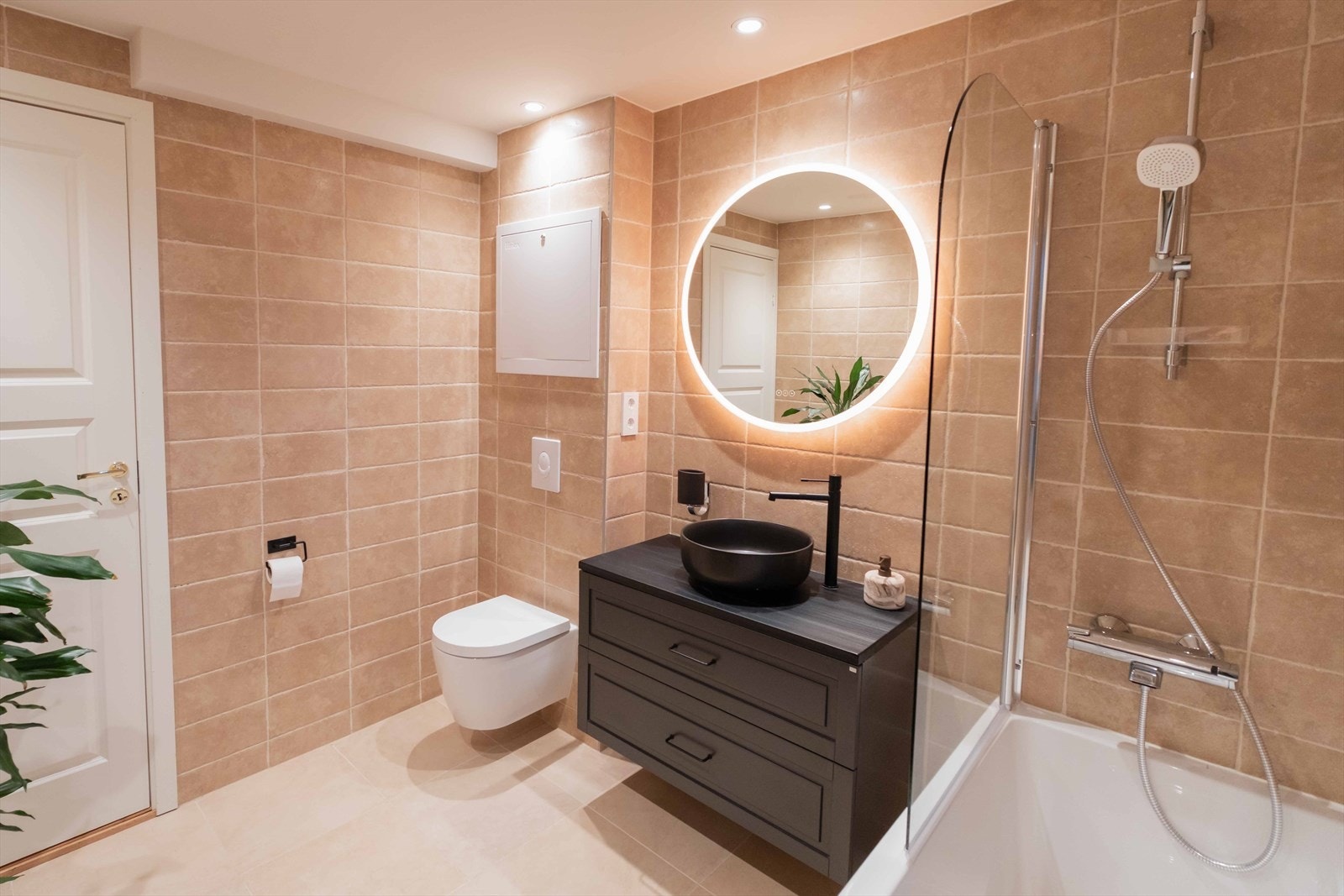 Et innbydende rom med avslappende atmosfære og varme i gulv. Galleribilde