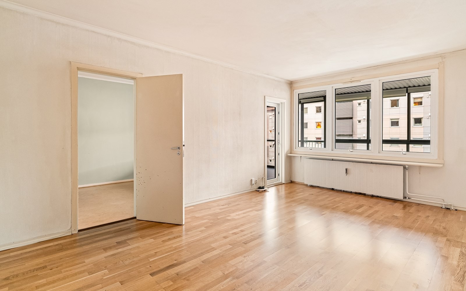 Mye er inkludert i fellesutgiftene, blant annet: kommunale avgifter, eiendomskatt, kabel-tv, sentralvarme/varmtvann mm. Galleribilde