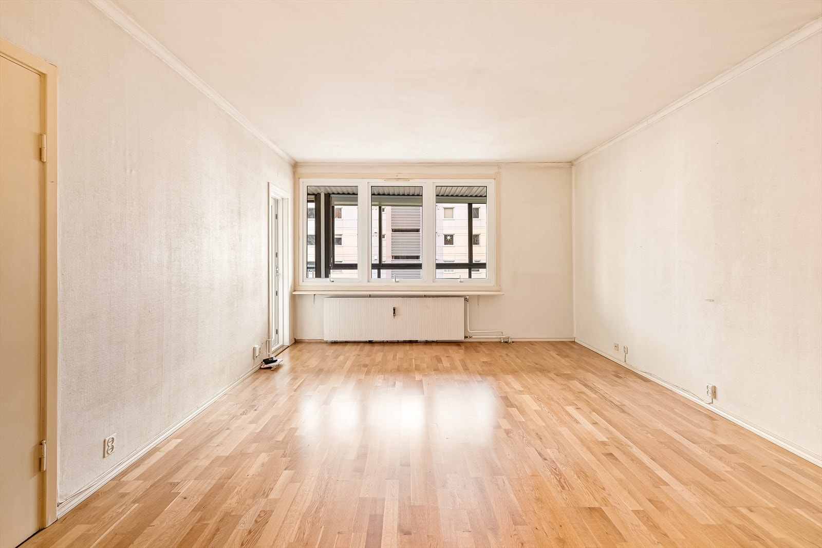 Toppleiligheten har en god planløsning, og har et internt bruksareal på 58 kvm. I tillegg er det en innglasset balkong på 17,2 kvm. Galleribilde