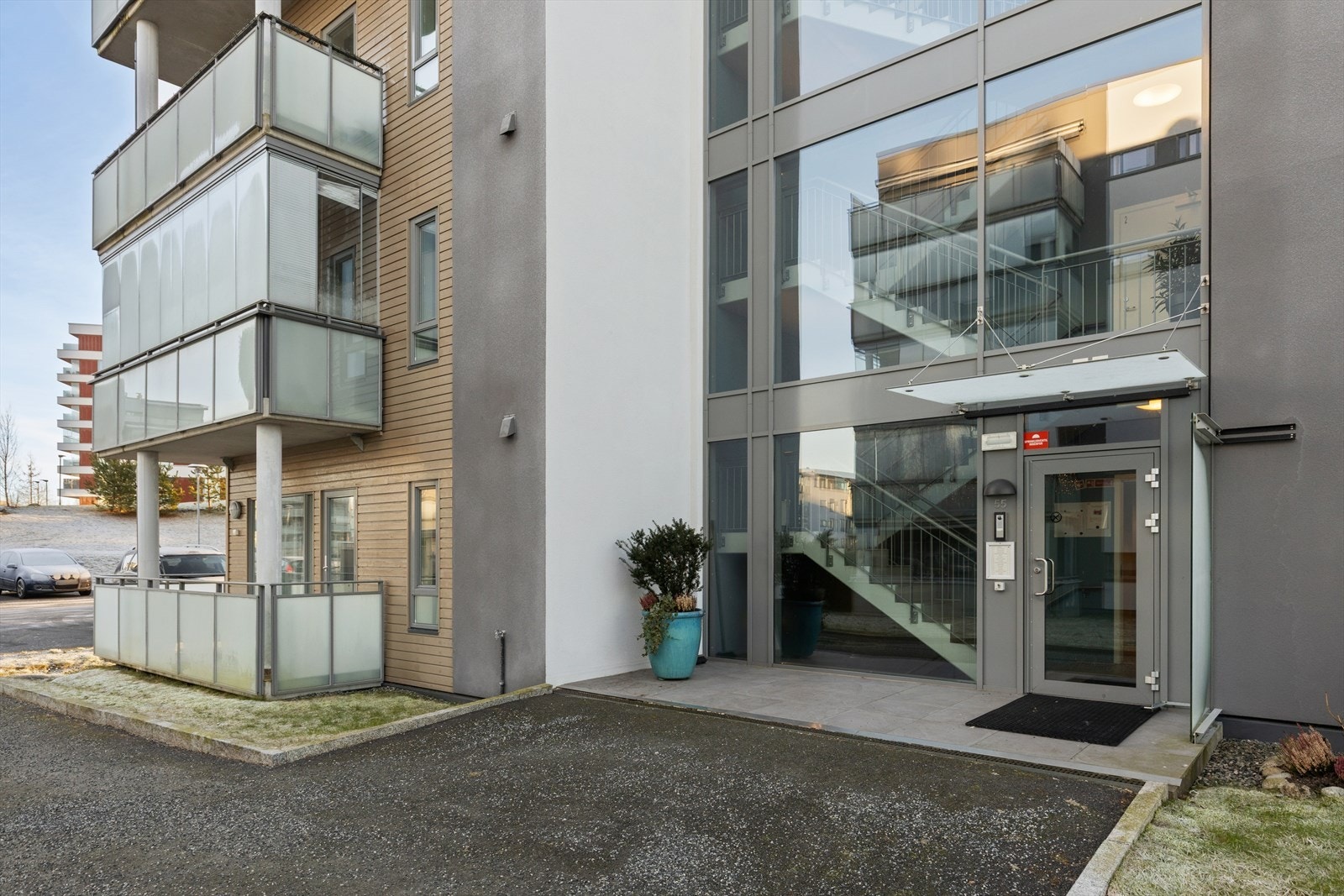 Leiligheten ligger i 1. etasje og ble oppført i 2014. Galleribilde