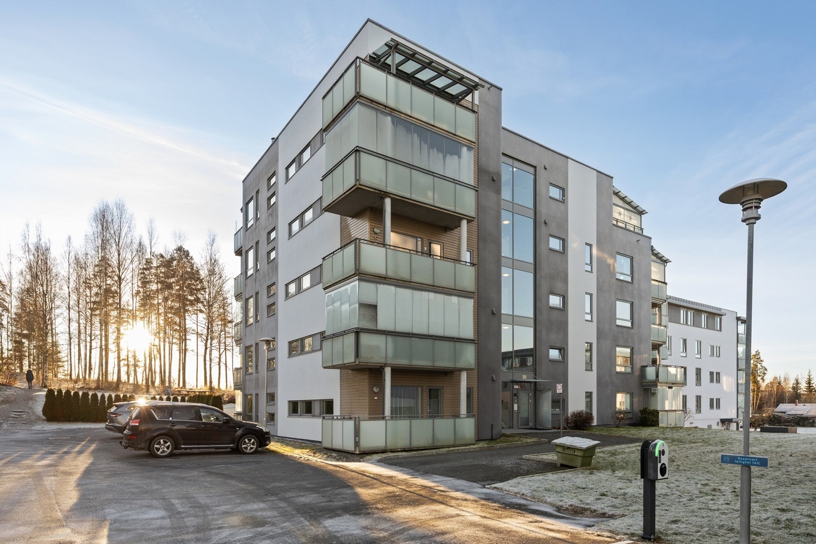 Beliggenheten er ideell med kort avstand til Vestby sentrum, skoler, barnehager og Vestby stasjon, som gir enkel pendlerforbindelse til Oslo. Galleribilde