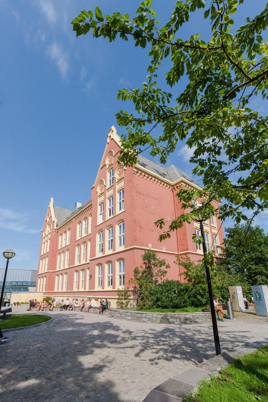 Leiligheten ligger også få minutters gange til Det Juridisk fakultet. Galleribilde