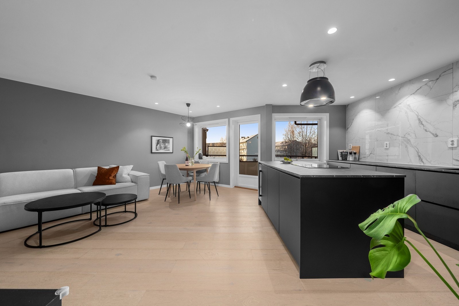 Stor kjøkkenøy Galleribilde