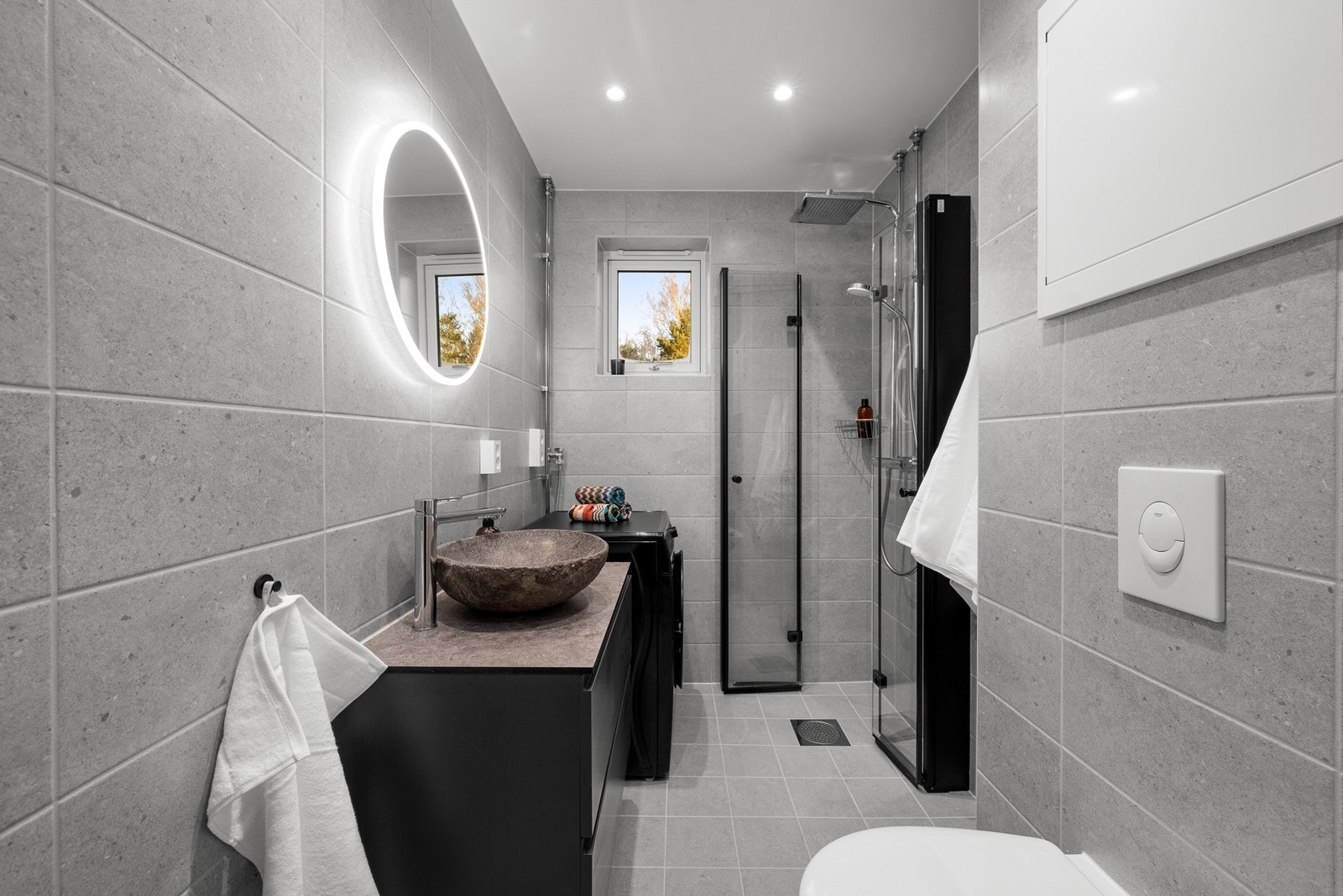 Badet - helt nytt nå i desember 2025. Alt arbeid er dokumentert og gjort i regi av borettslaget Galleribilde