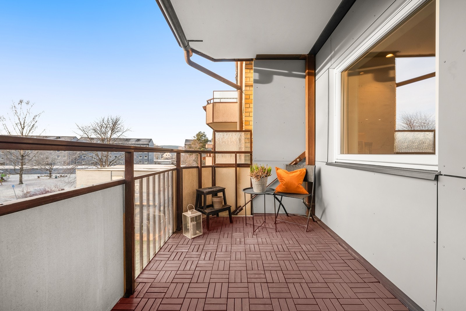 Sydvendt balkong med god plass til møblement Galleribilde
