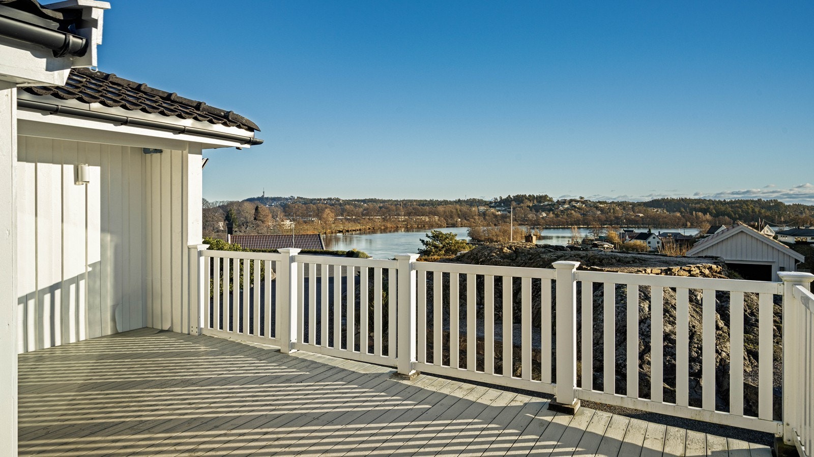 Fra verandaen er det også flott utsikt Galleribilde