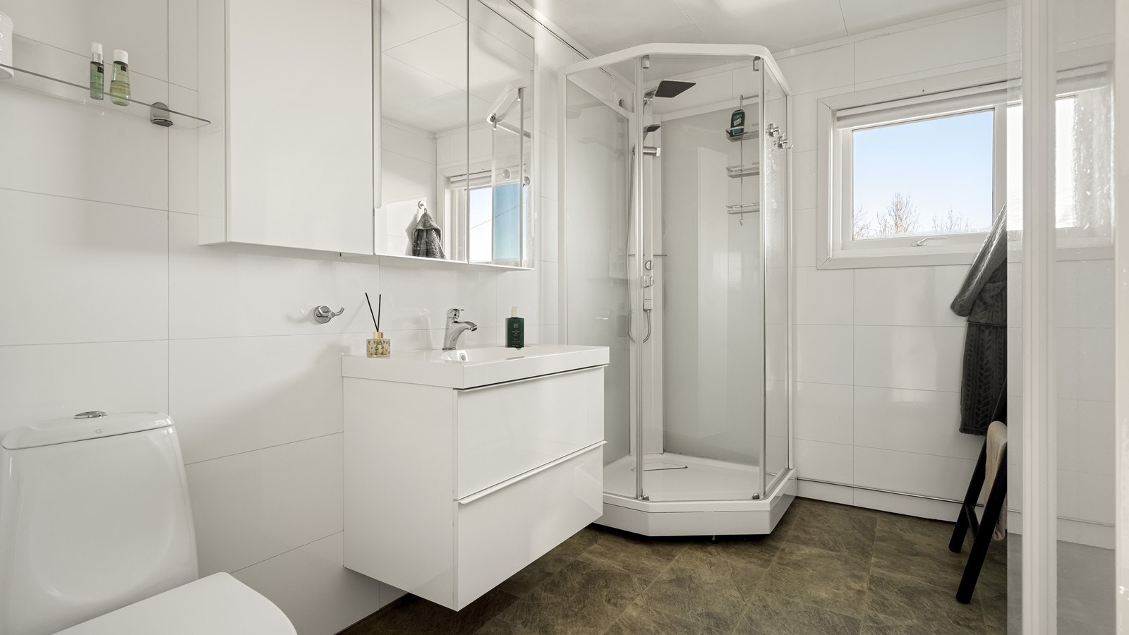 Lyst bad med fine fargevalg Galleribilde