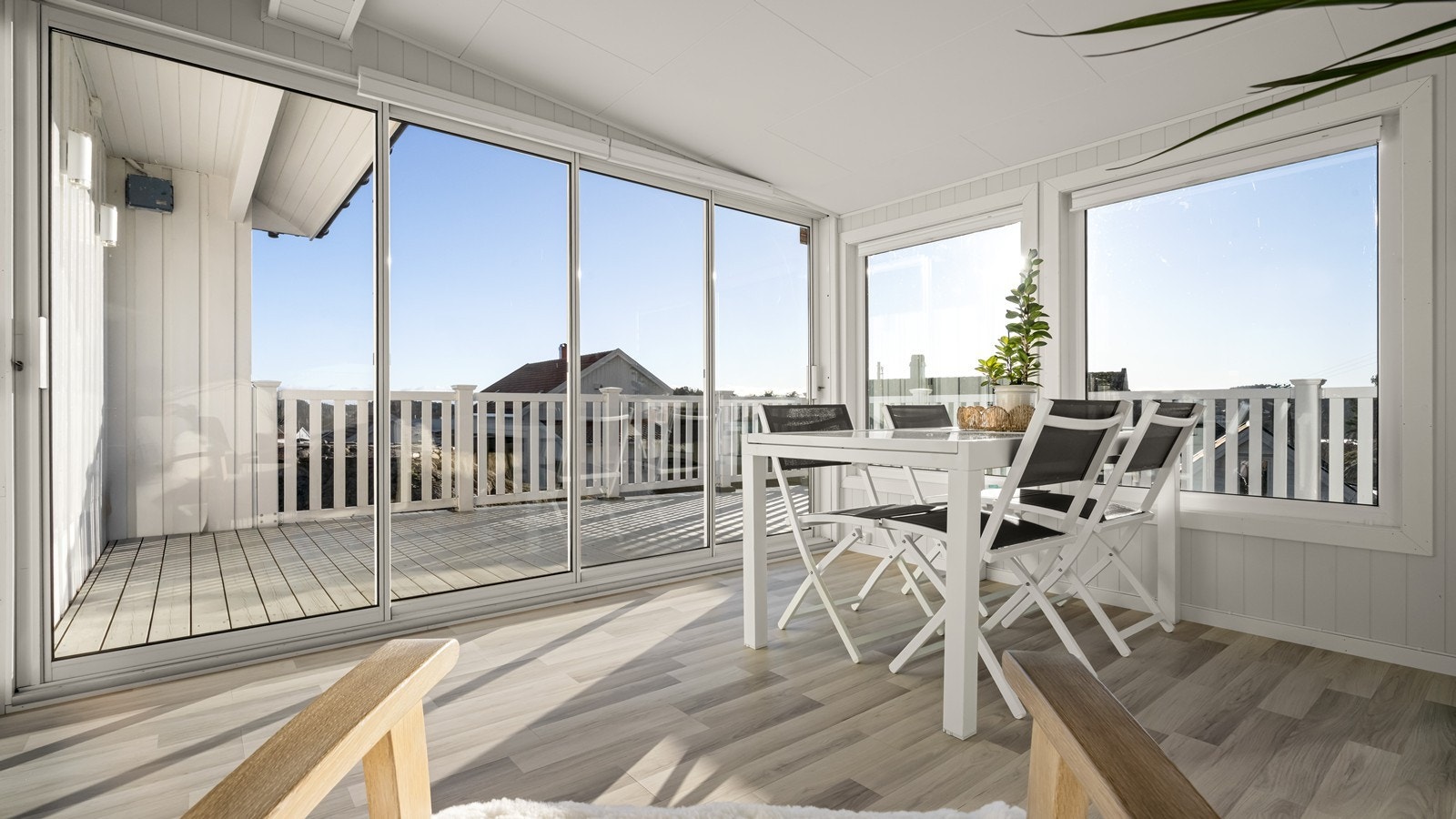 Hagestuen er romslig og er et fint oppholdssted Galleribilde