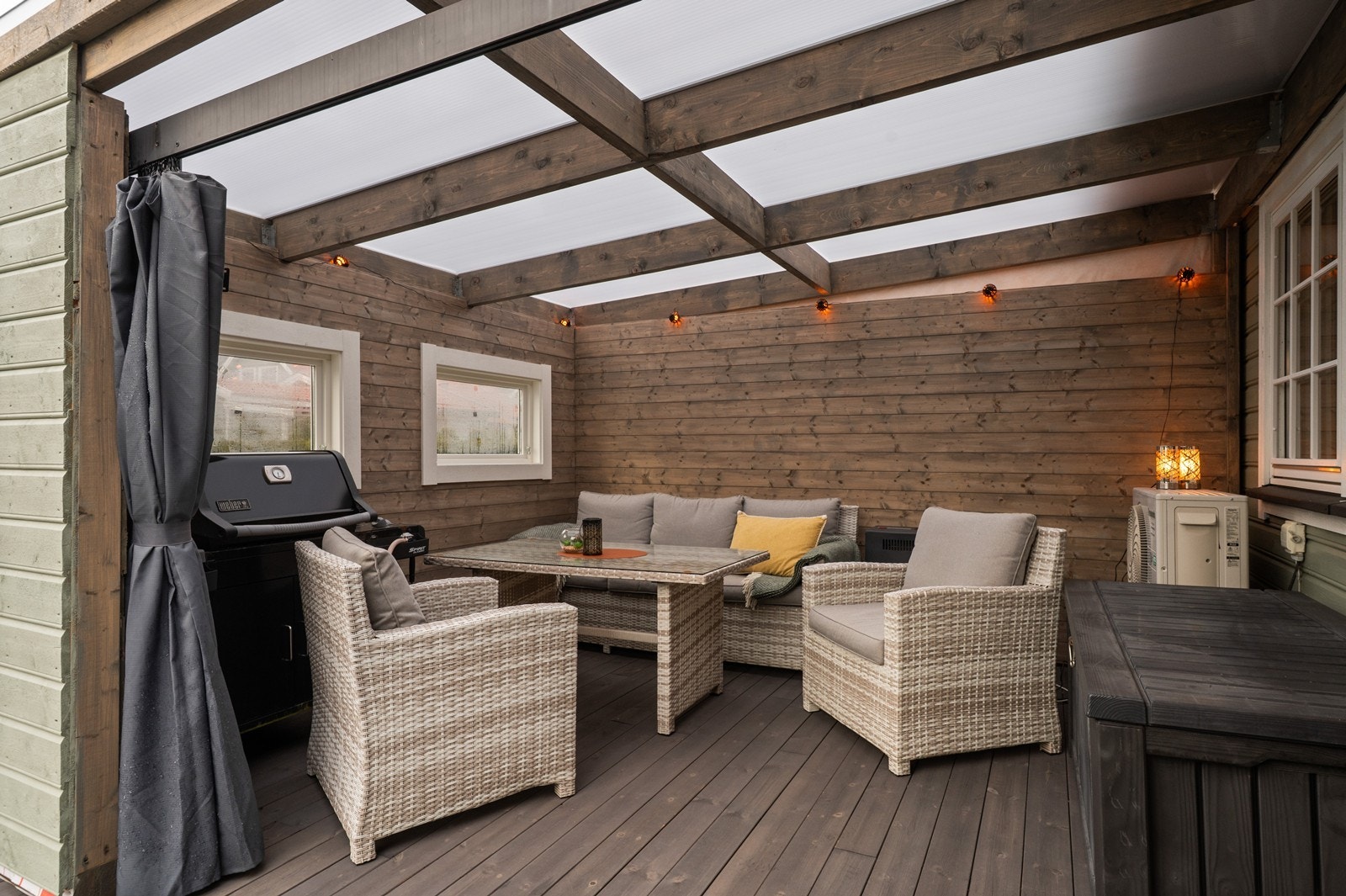 En del av terrassen er overbygd, noe som forlenger utendørssesongen. Galleribilde