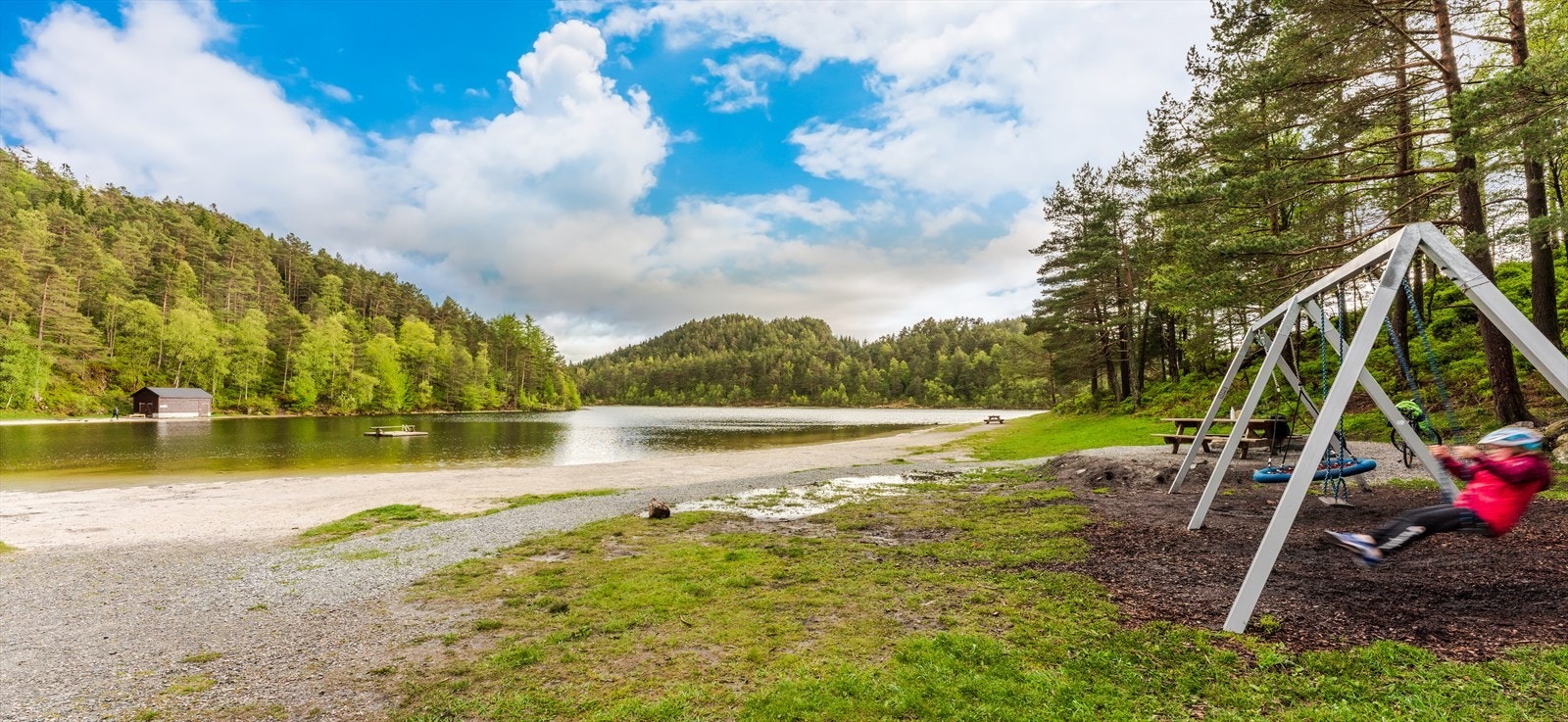 Gangavstand til populær badeplass Galleribilde