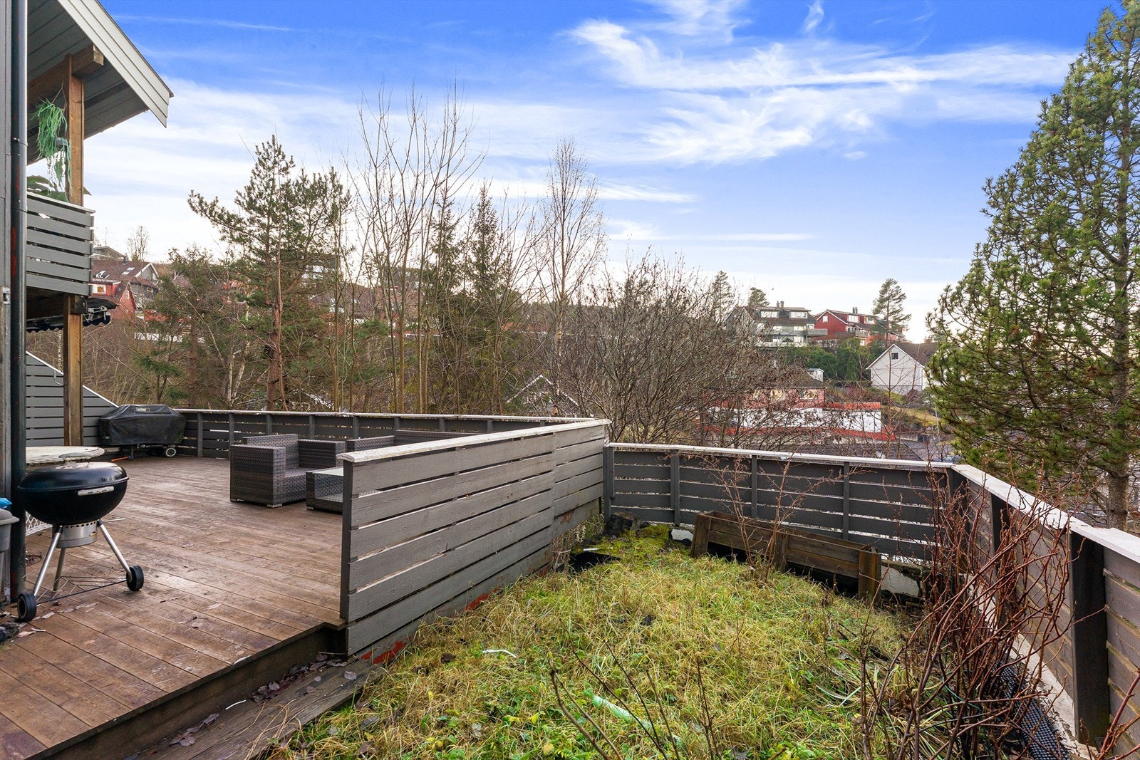 Liten hageflekk utenfor terrassen Galleribilde