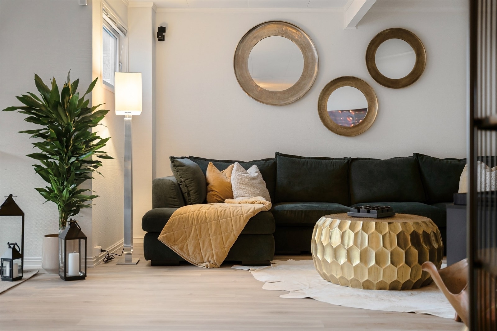 Her er det plass for sofagruppe, TV-seksjon, lesehjørne og annet passende møblement Galleribilde