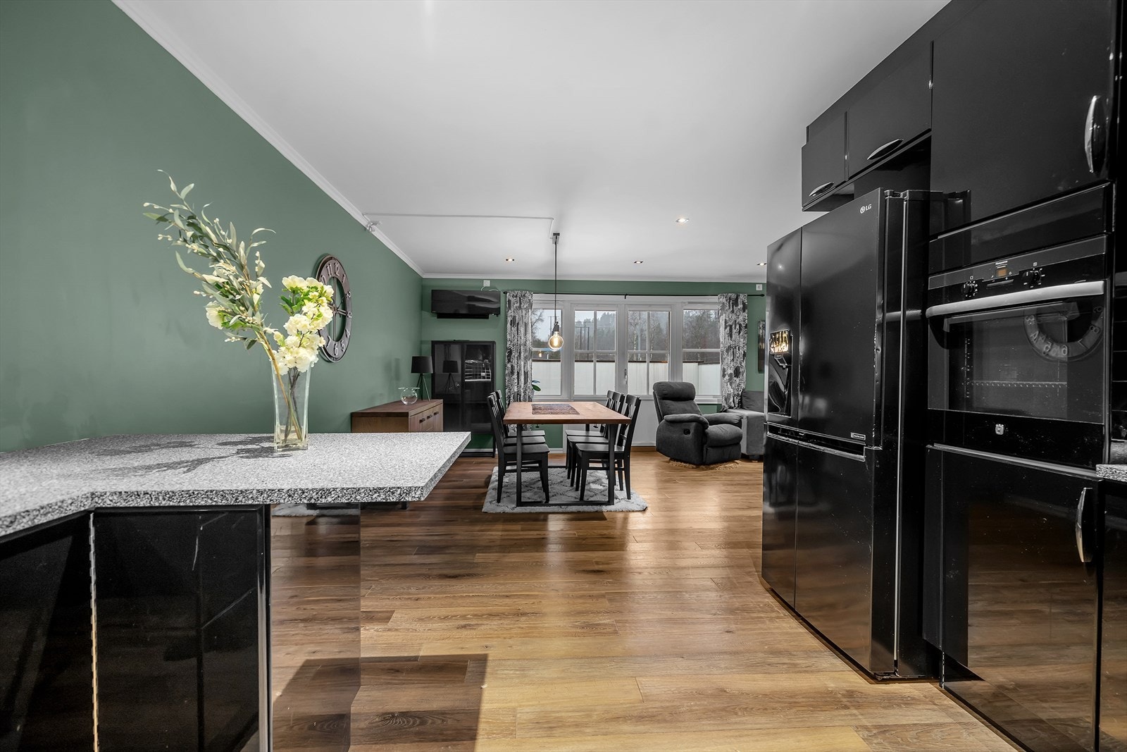 Kjøkken | Åpen stue/kjøkken-løsning. Galleribilde