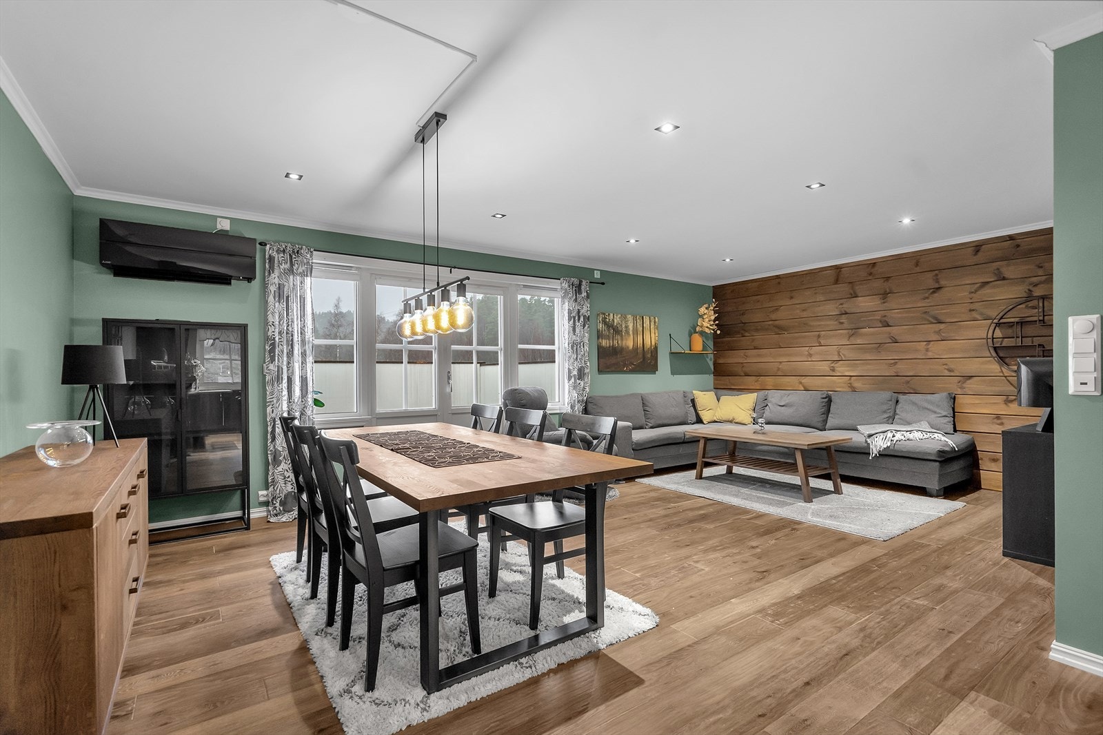 Stor og fin stue. Galleribilde