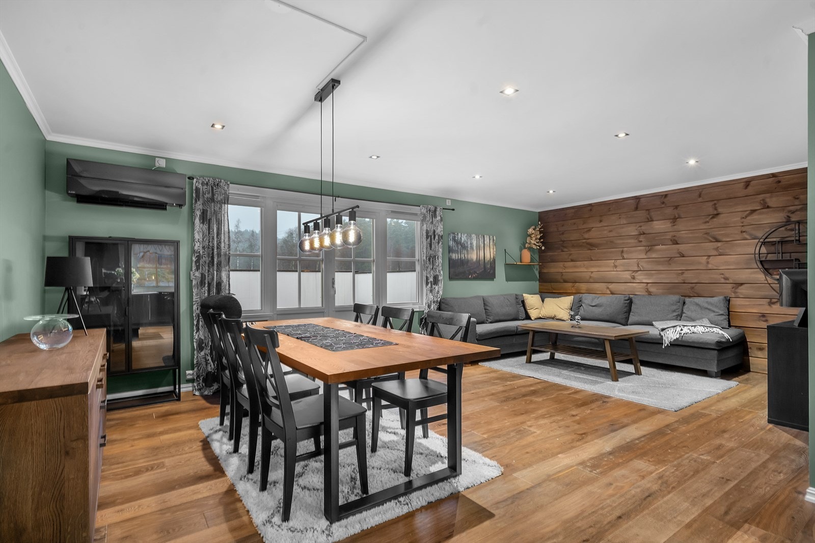 Stor og fin stue. Galleribilde