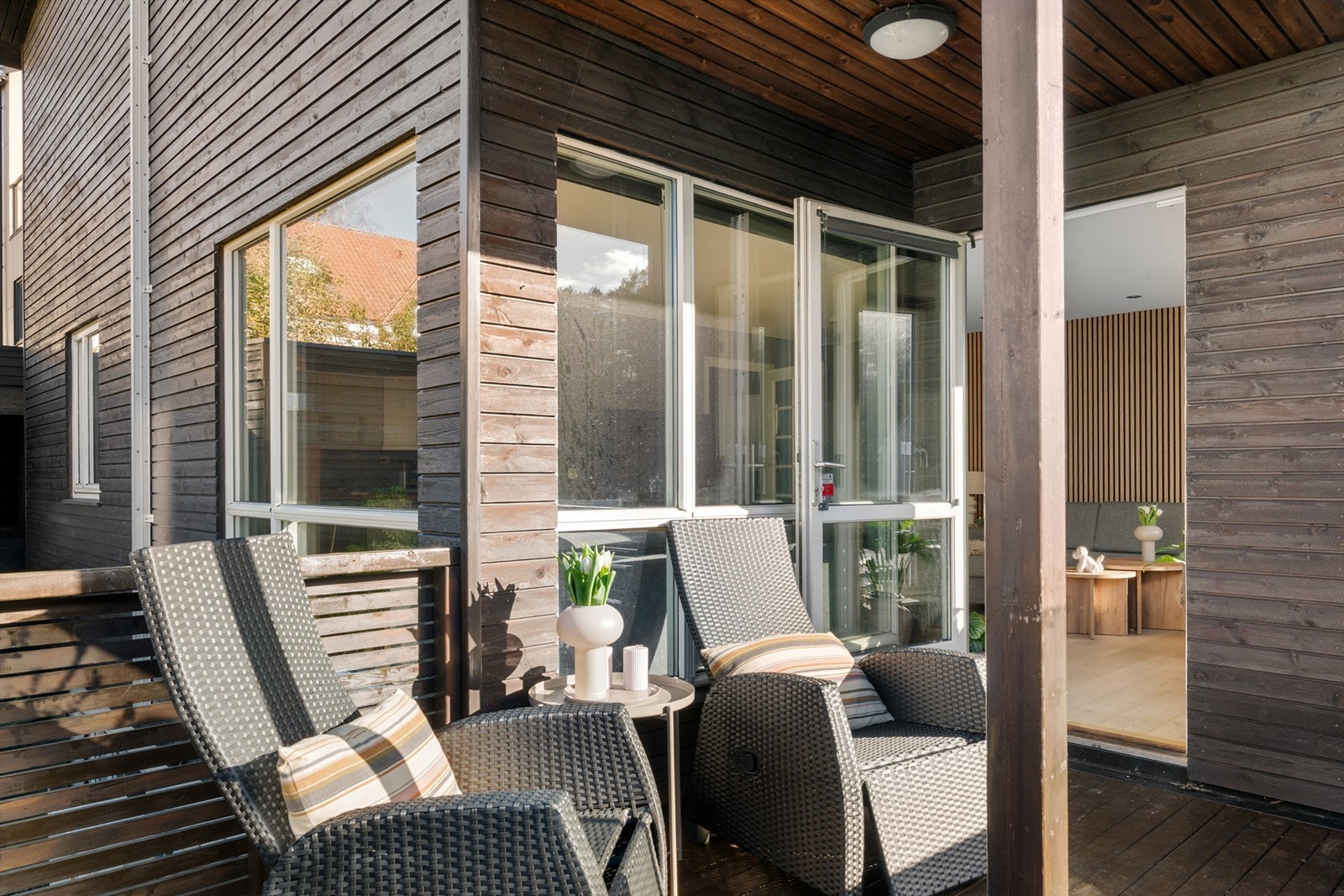 Skjermet og privat balkong med god sol Galleribilde