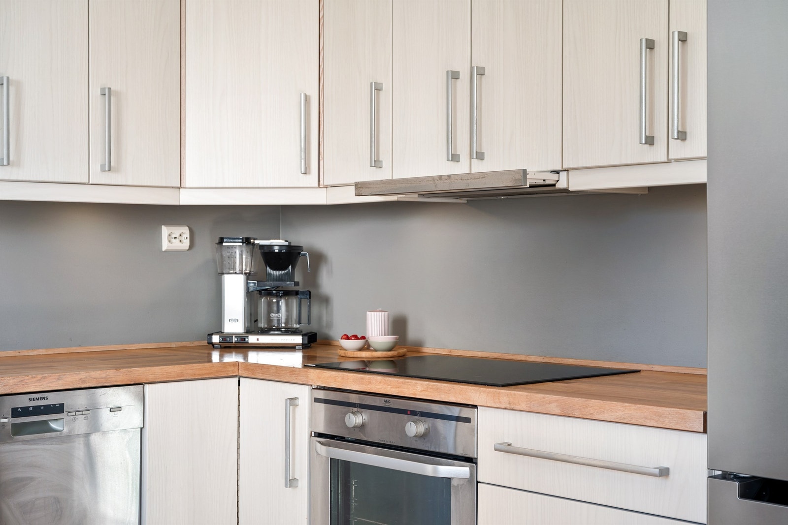 Integrert stekeovn og platetopp medfølger handelen Galleribilde