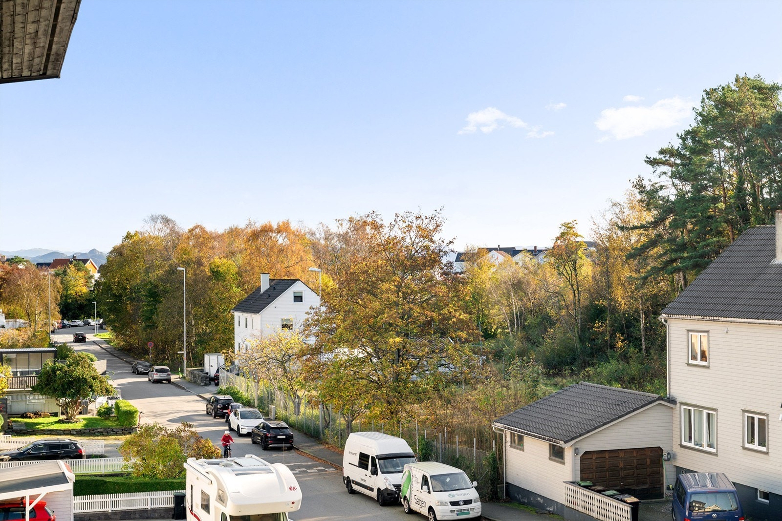 Fra boligen er det kort vei til barnehager, skoler, lekeplasser og fine turområder Galleribilde