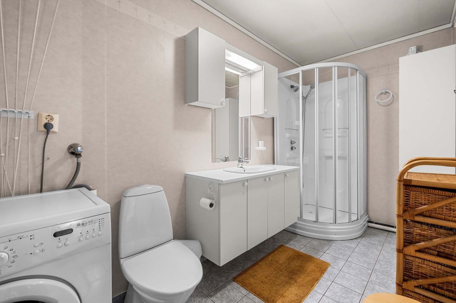 Bad med dusjhjørne Galleribilde