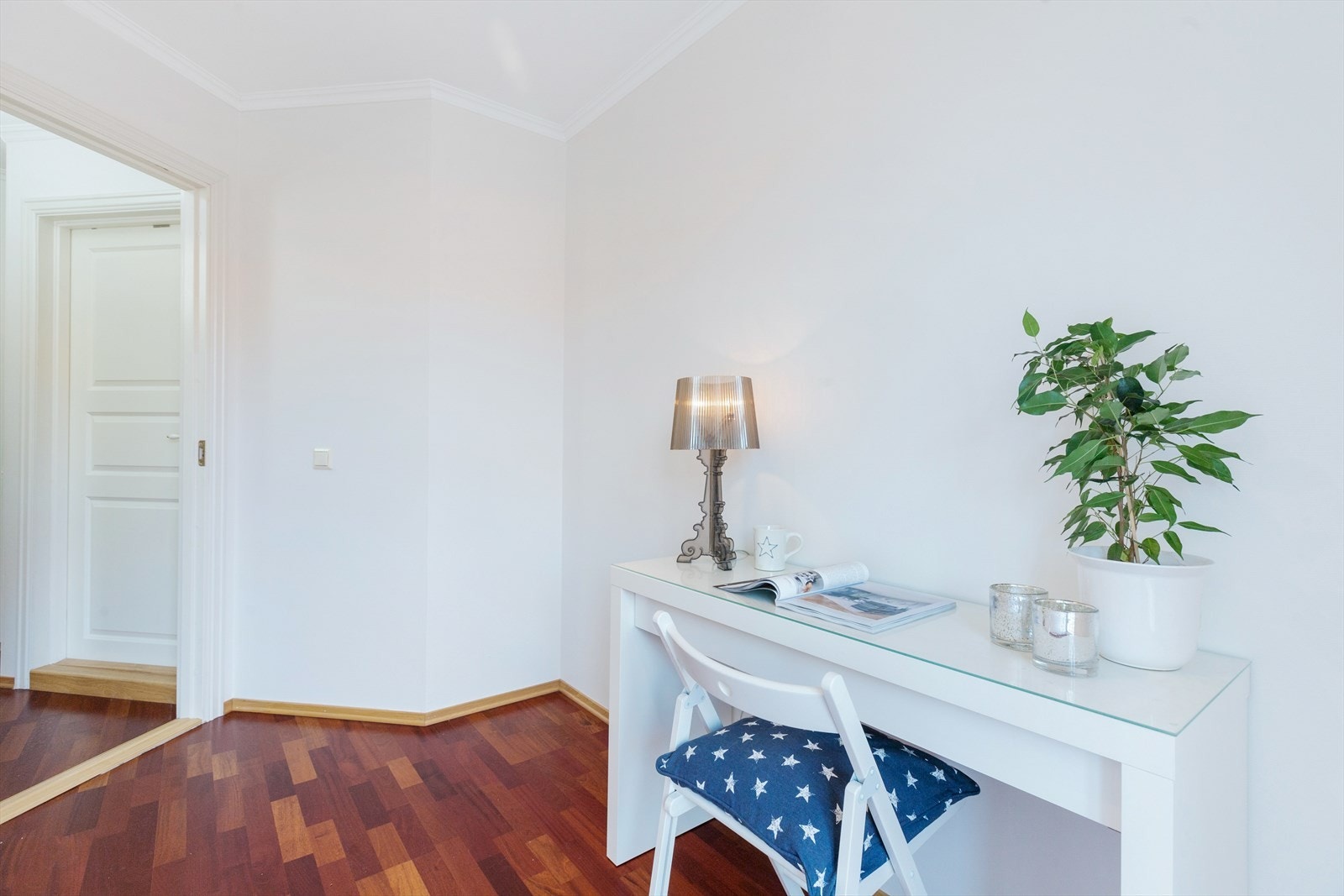 Soverom 2 som passer perfekt som gjesterom, barnerom eller kontor. Galleribilde