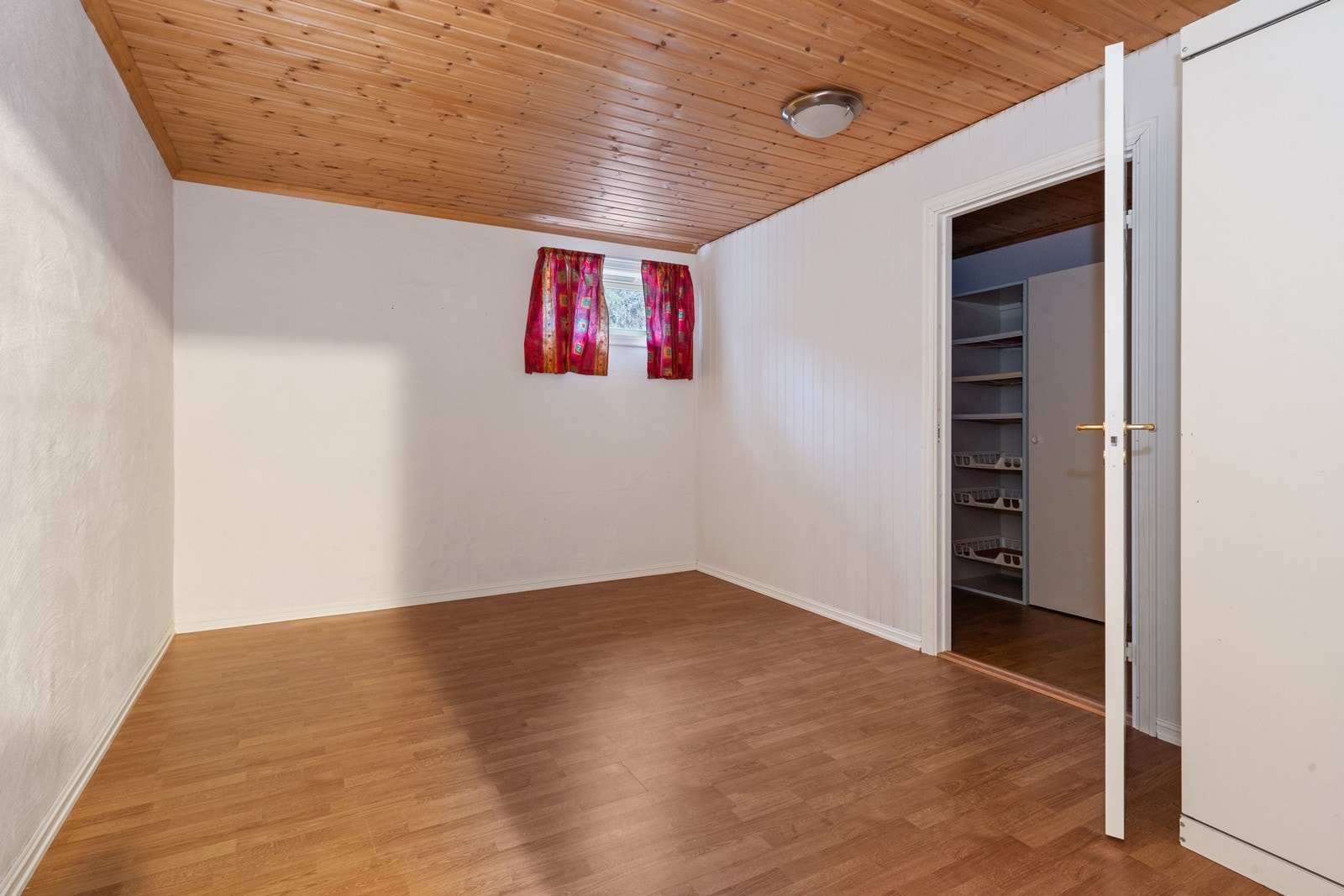 Rom i kjeller Galleribilde