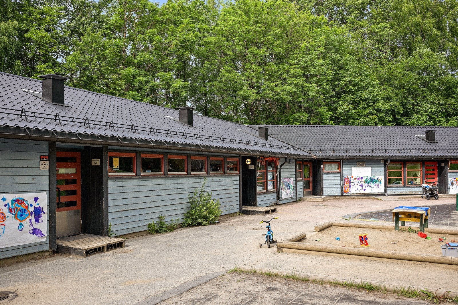 Solfjellet barnehage med 6 minutters gange fra boligen, med trygge omgivelser. Galleribilde