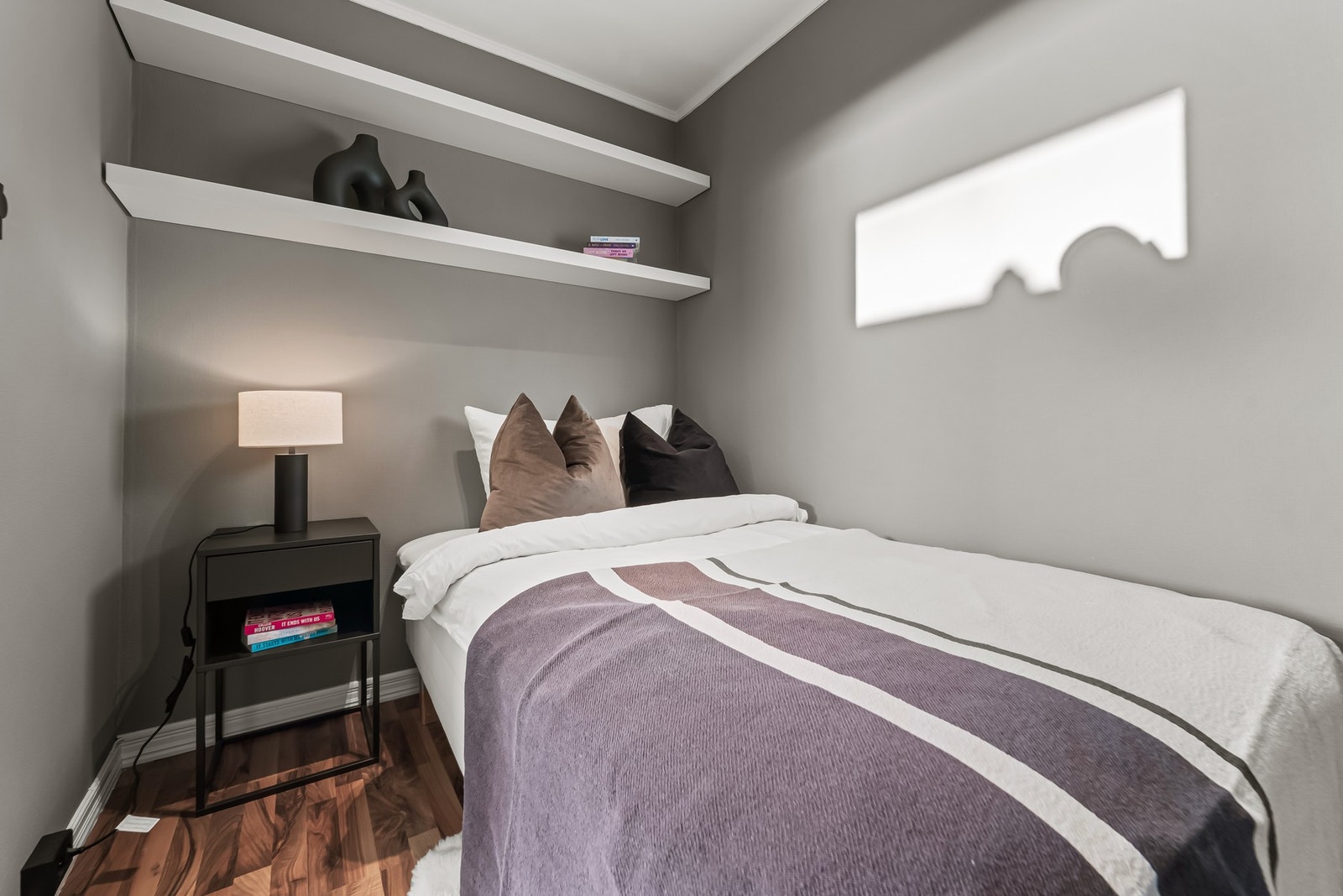 Alkoven har god plass til stor seng og diverse møblement. Galleribilde