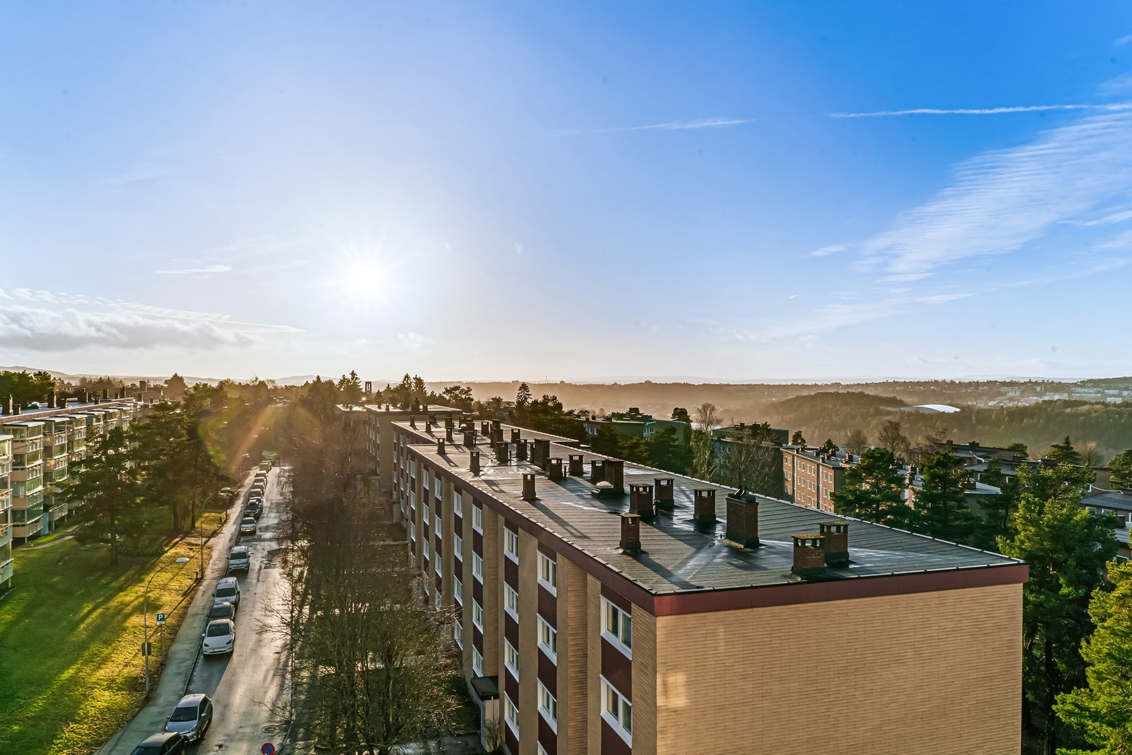 Kranveien 17 er en lys og pen andelsleilighet i 6. etasje med flott utsikt og adkomst via heis. Et perfekt førstegangskjøp med attraktiv og sentral beliggenhet. Galleribilde