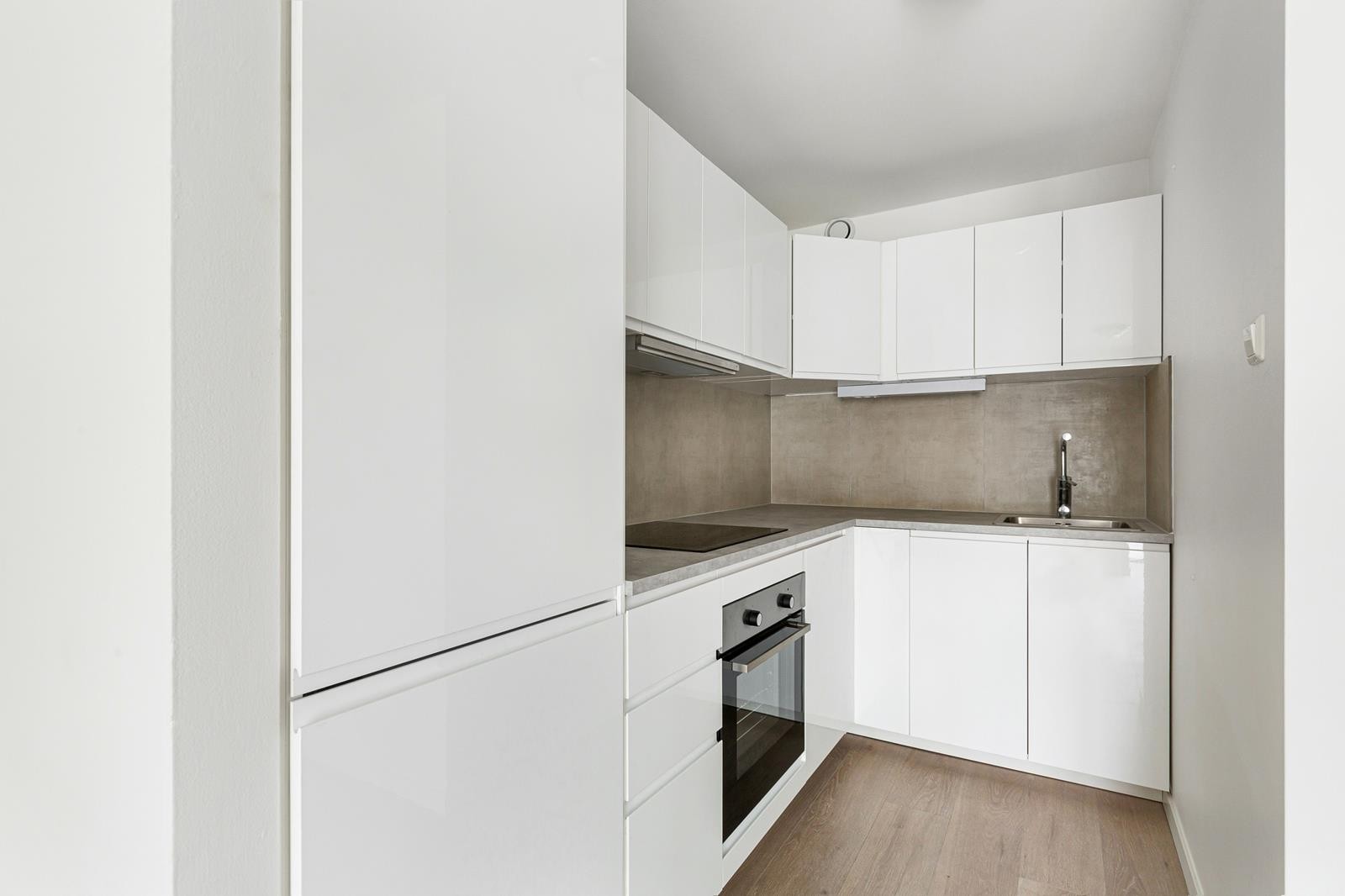 Mye skap- og benkeplass Galleribilde