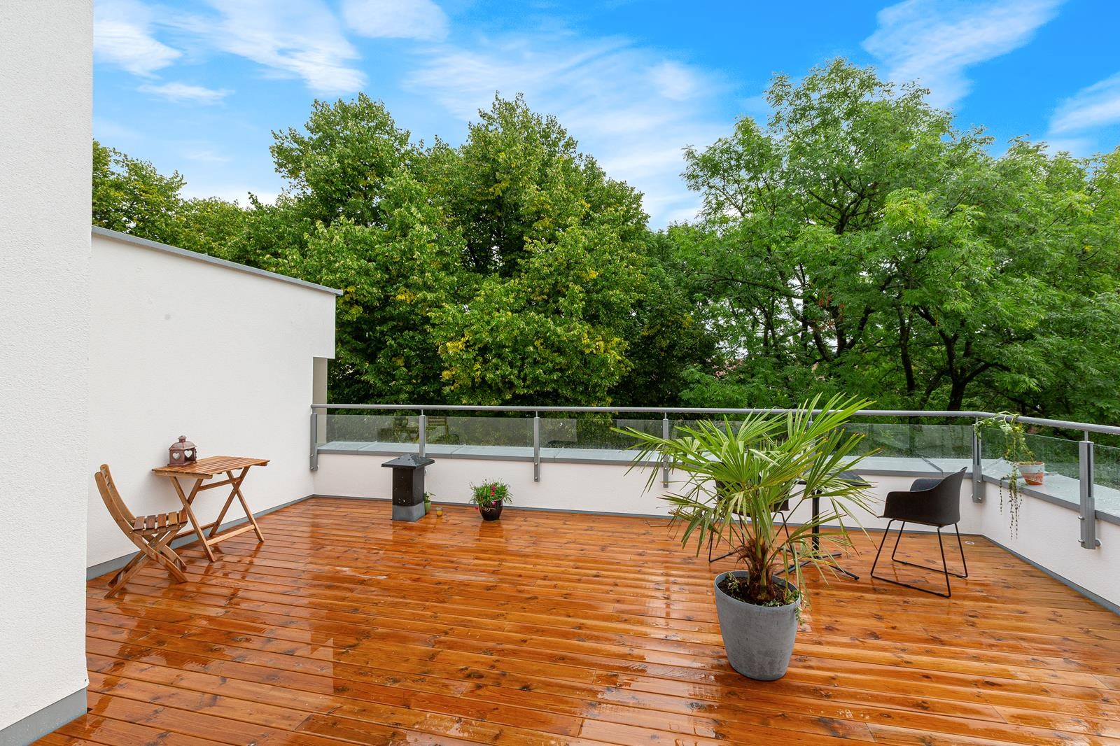 Nylig oppgraderte felles takterrasser i hver oppgang til bruk for alle beboerne Galleribilde