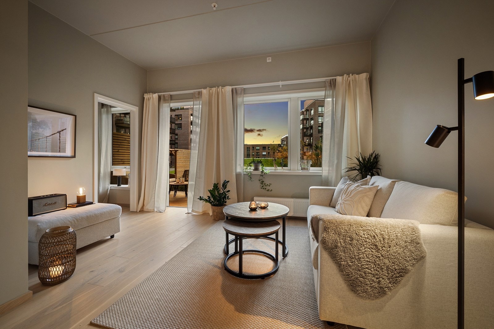 Pen stue m. utgang til ca. 25 kvm sydvestvendt terrasse. Galleribilde