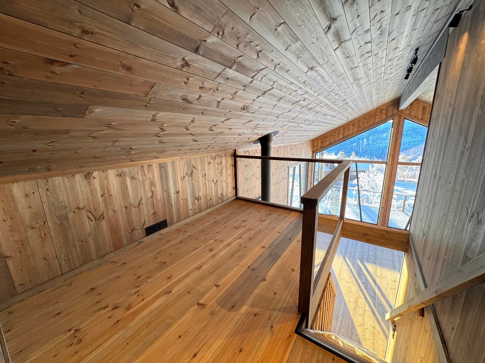 Andre etasje har flott åpen løsning Galleribilde